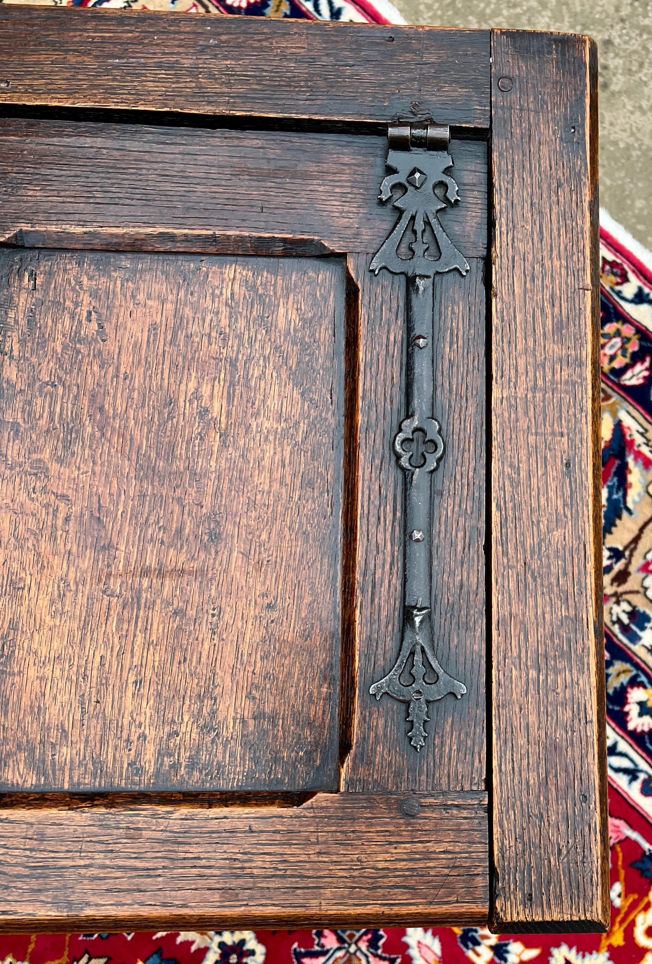 Antique English Trunk Chest Blanket Box Storage Coffer Oak Shield c. 1900-1920 For Sale 8