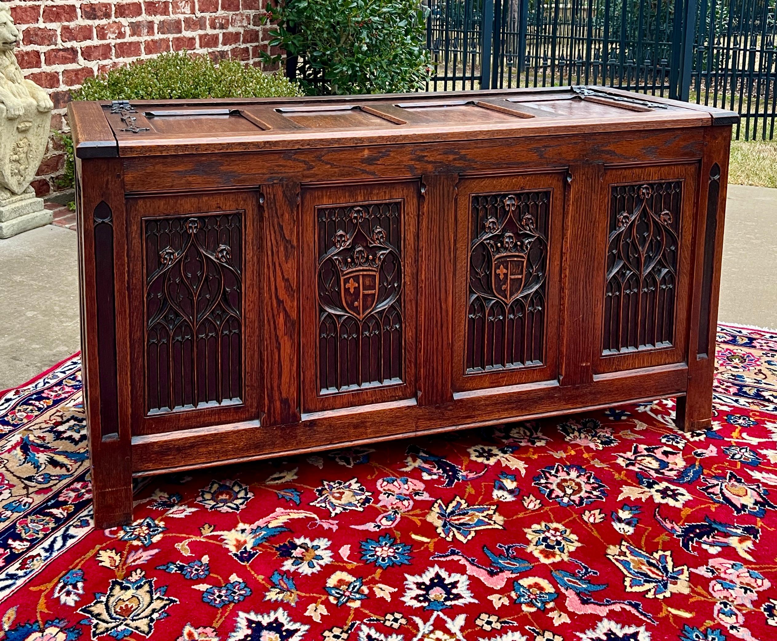 Antique English Trunk Chest Blanket Box Storage Coffer Oak Shield c. 1900-1920 For Sale 10