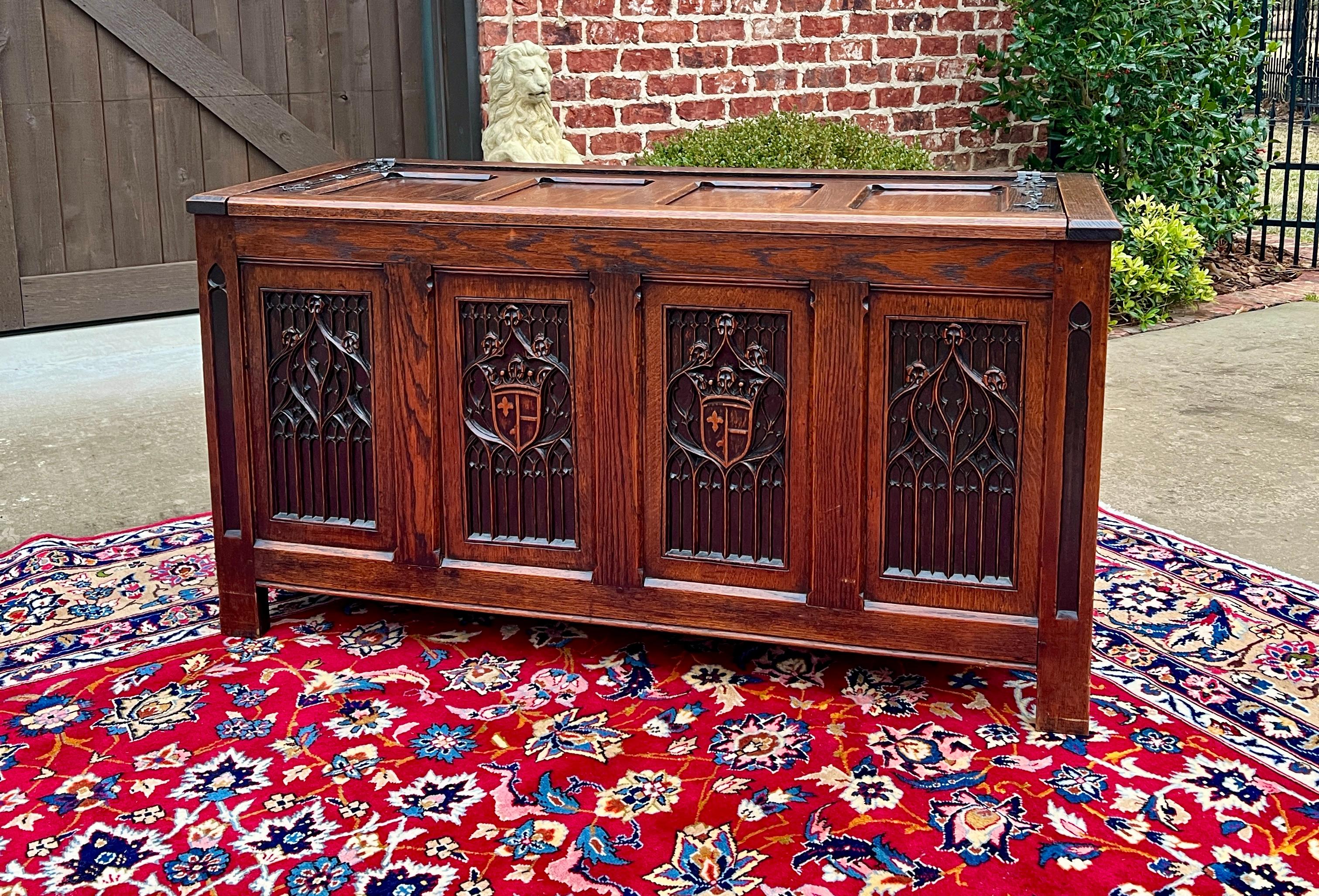 Antique English Trunk Chest Blanket Box Storage Coffer Oak Shield c. 1900-1920 For Sale 11