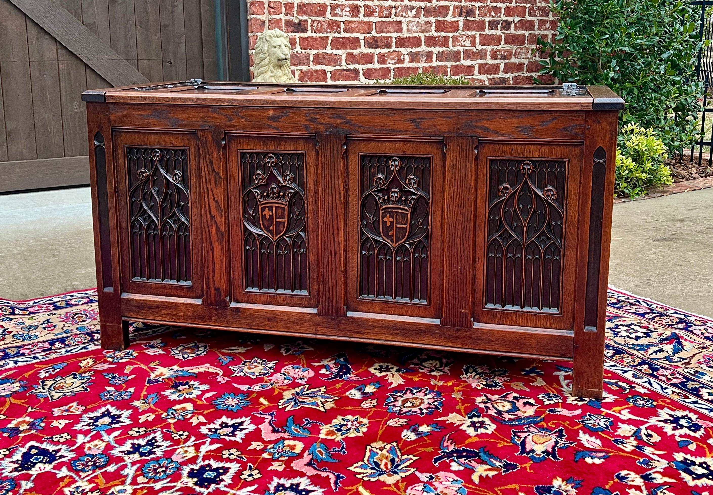Antique English Trunk Chest Blanket Box Storage Coffer Oak Shield c. 1900-1920 For Sale 12