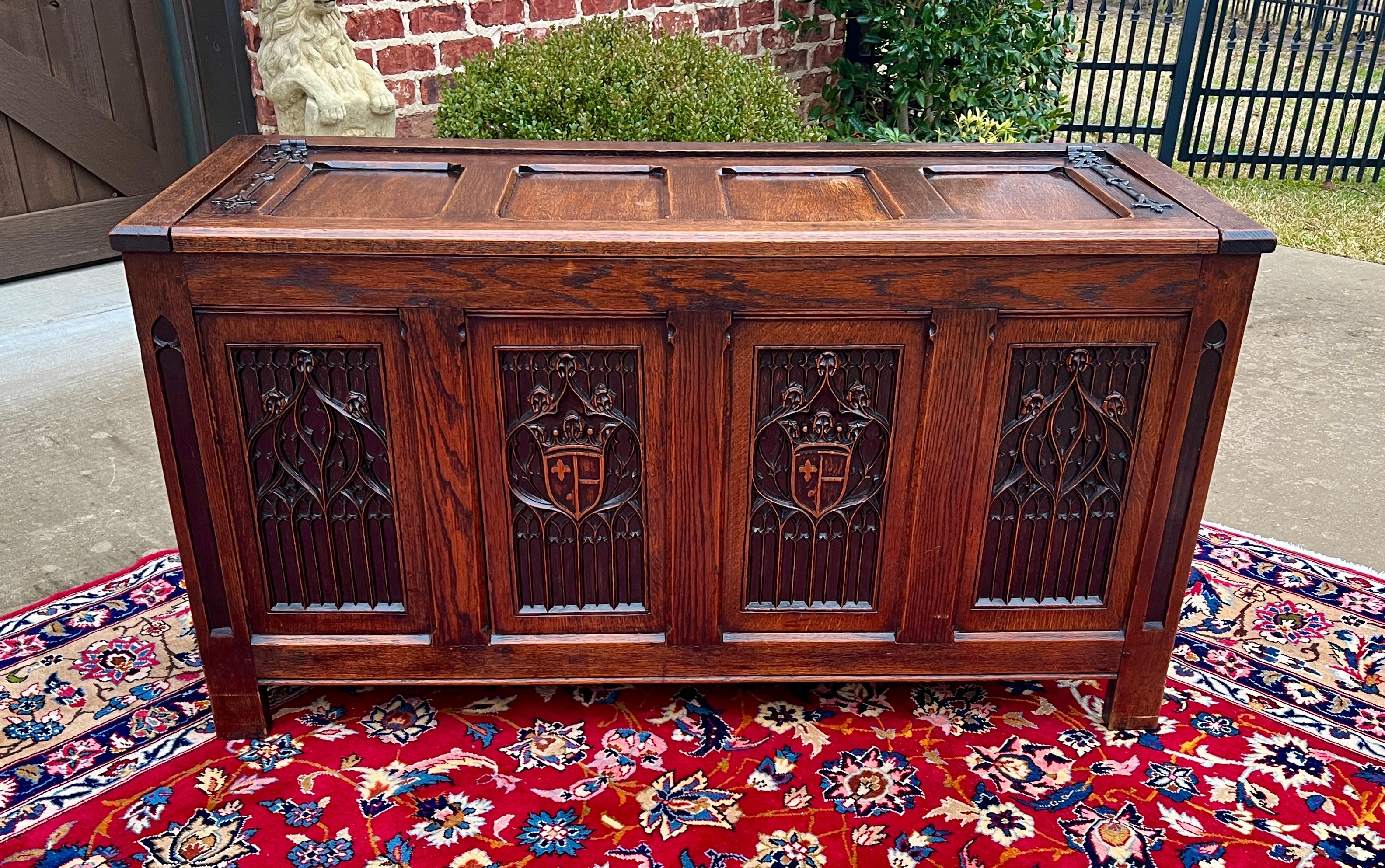 Antique English Trunk Chest Blanket Box Storage Coffer Oak Shield c. 1900-1920 For Sale 13