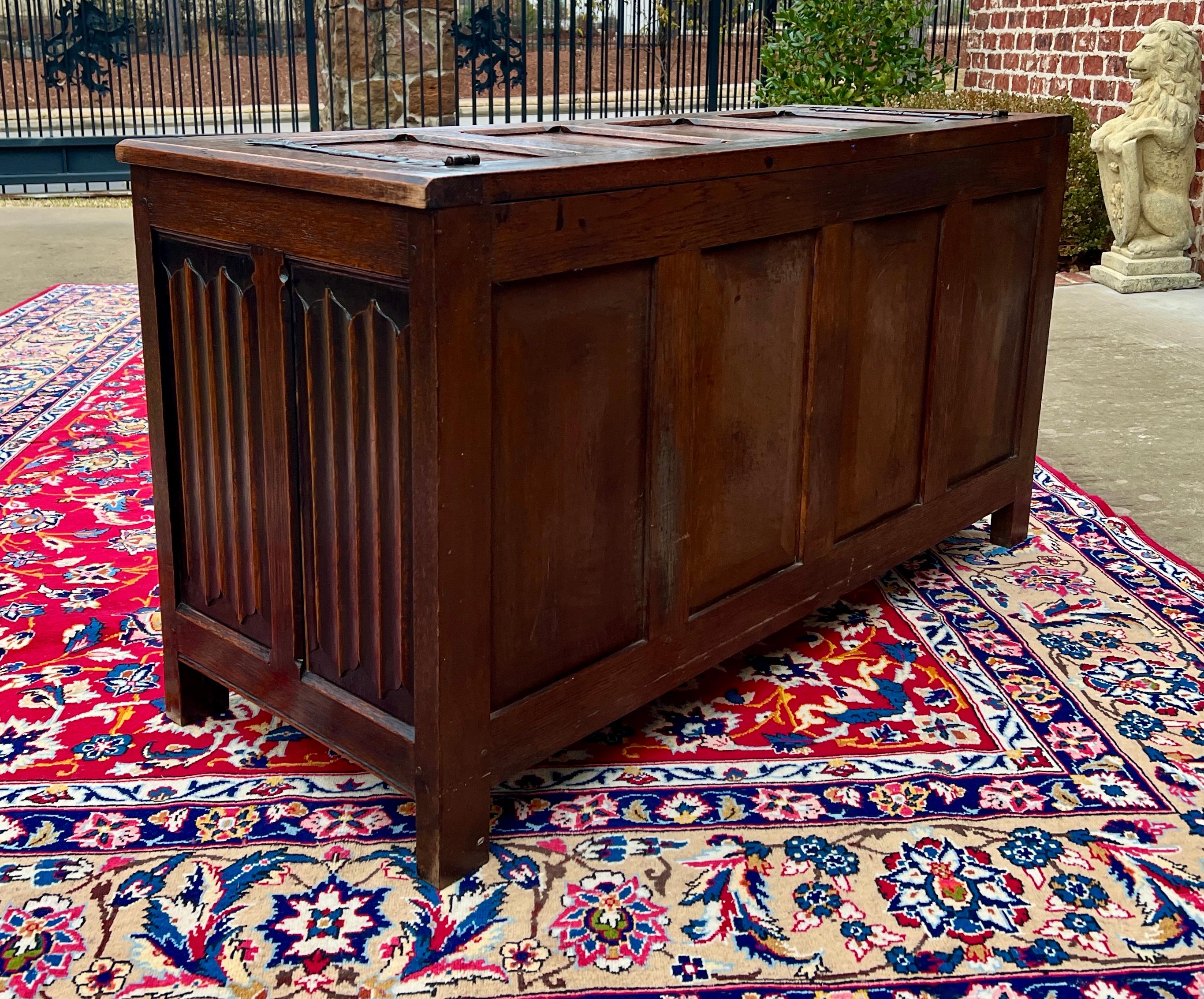 Antique English Trunk Chest Blanket Box Storage Coffer Oak Shield c. 1900-1920 For Sale 14