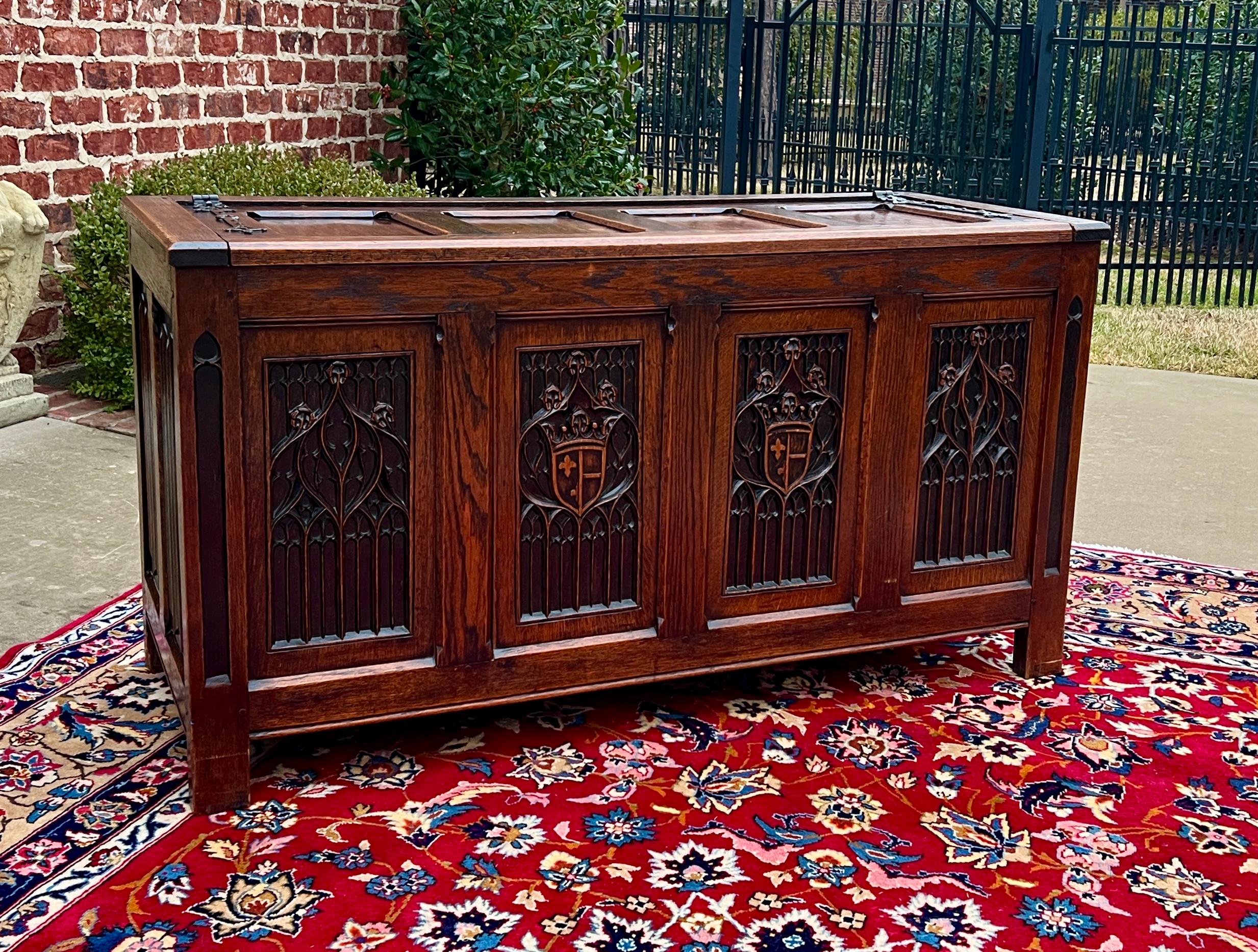 Carved Antique English Trunk Chest Blanket Box Storage Coffer Oak Shield c. 1900-1920 For Sale