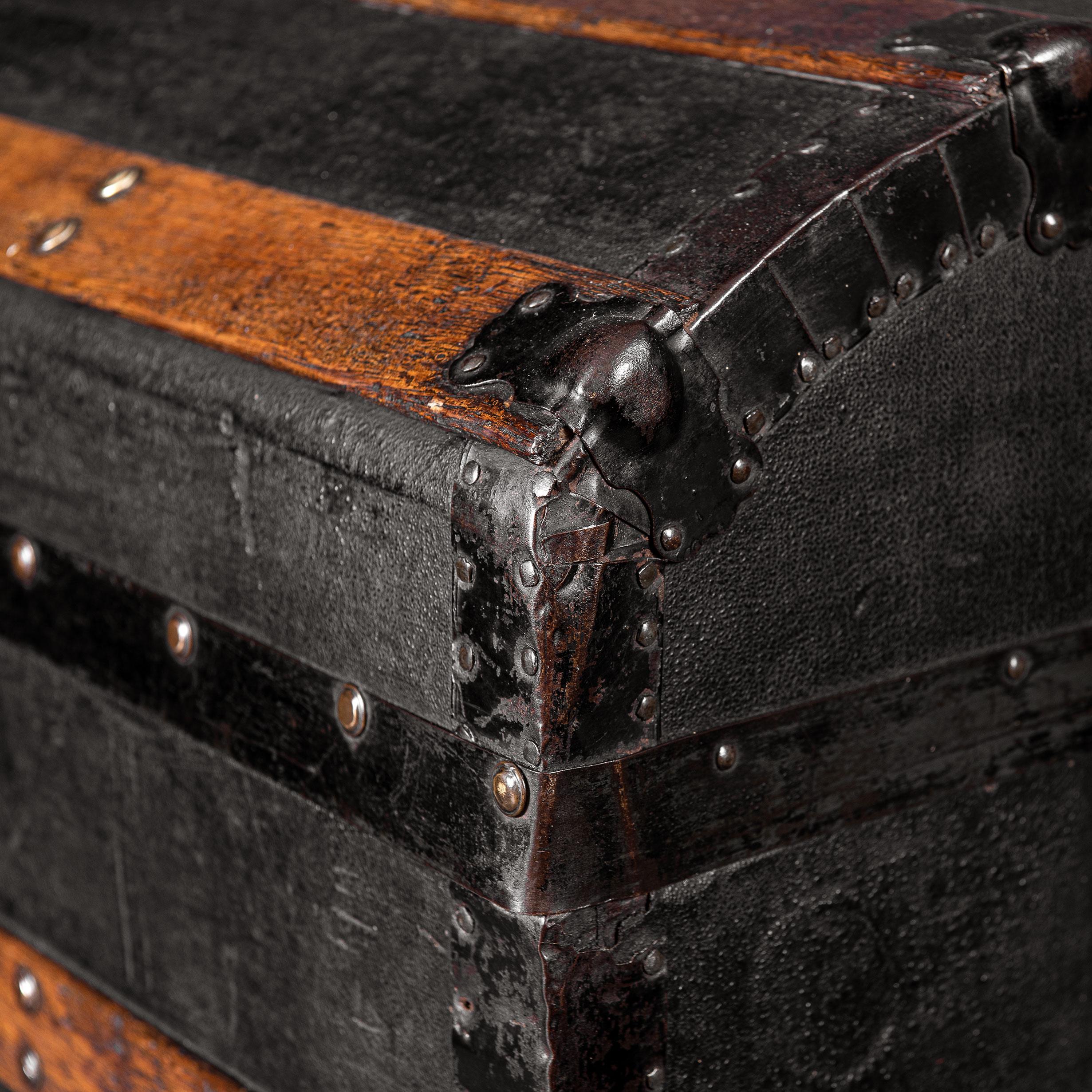 Antique English Chest Trunk 3