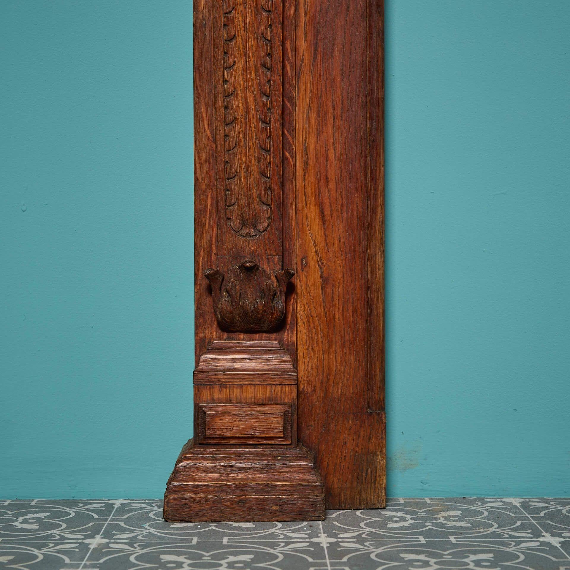 Quercia Antico caminetto inglese Tudor Revival in Oak in vendita