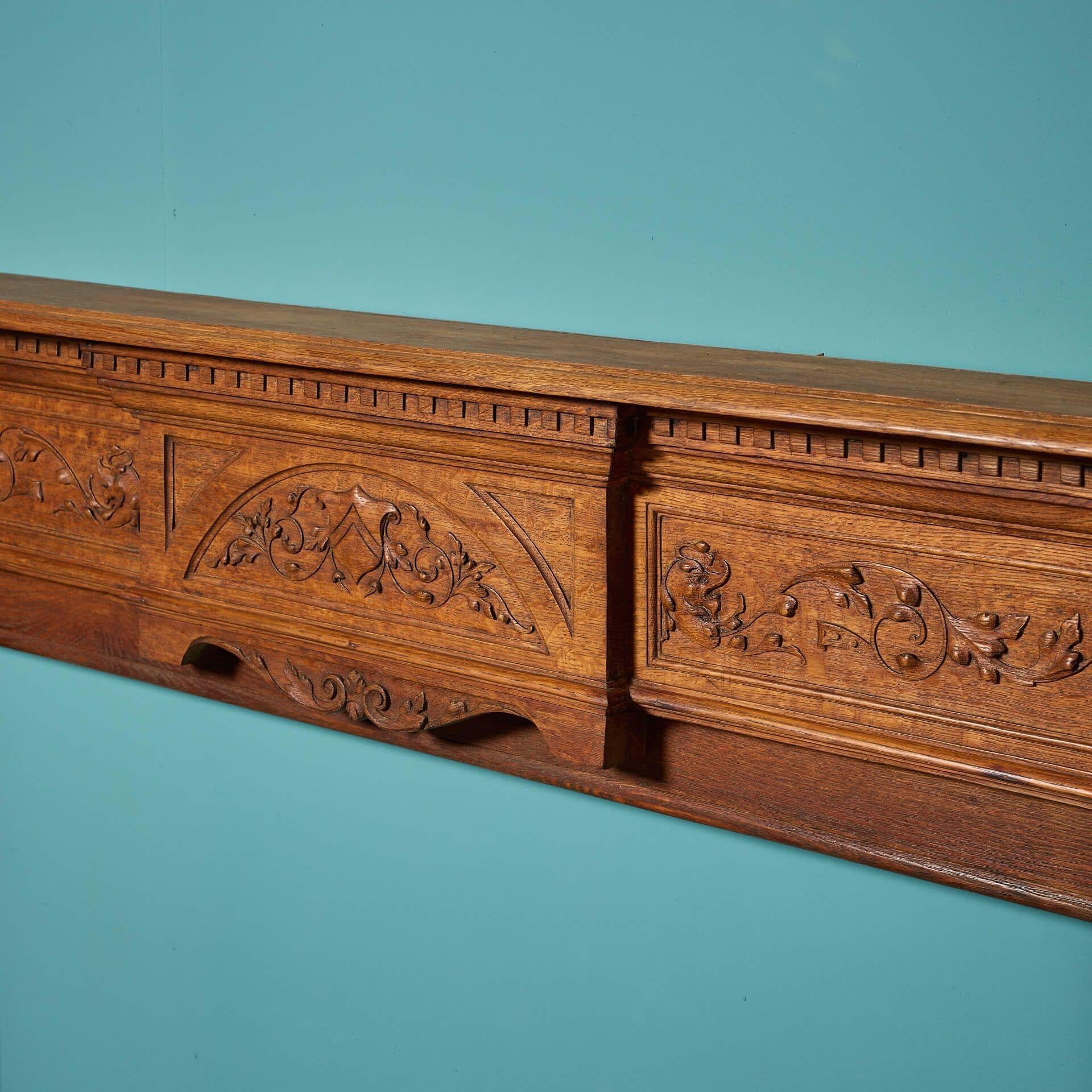 Antico caminetto inglese Tudor Revival in Oak in vendita 1