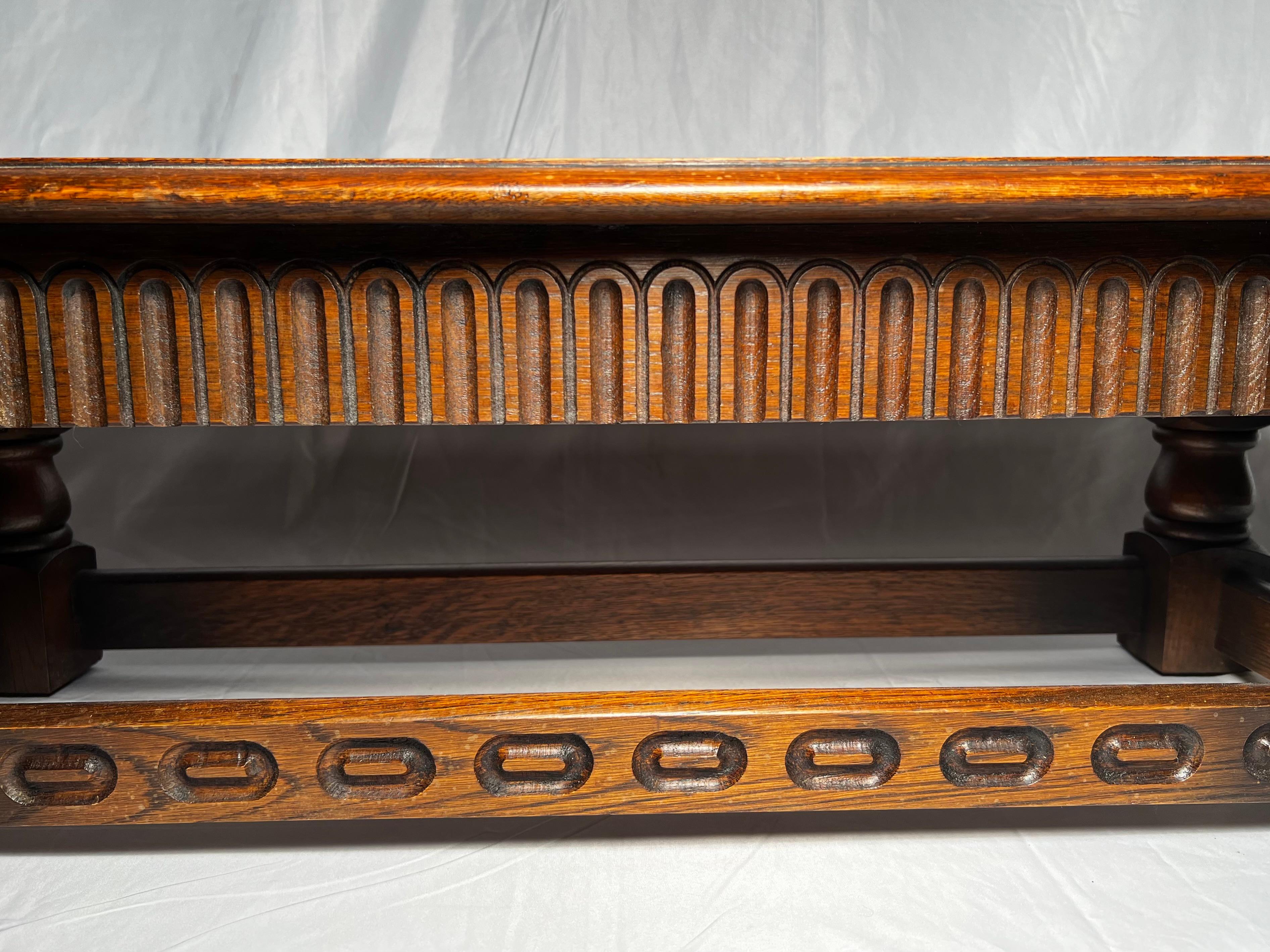 Antique English Tudor Style Bench In Good Condition For Sale In New Orleans, LA