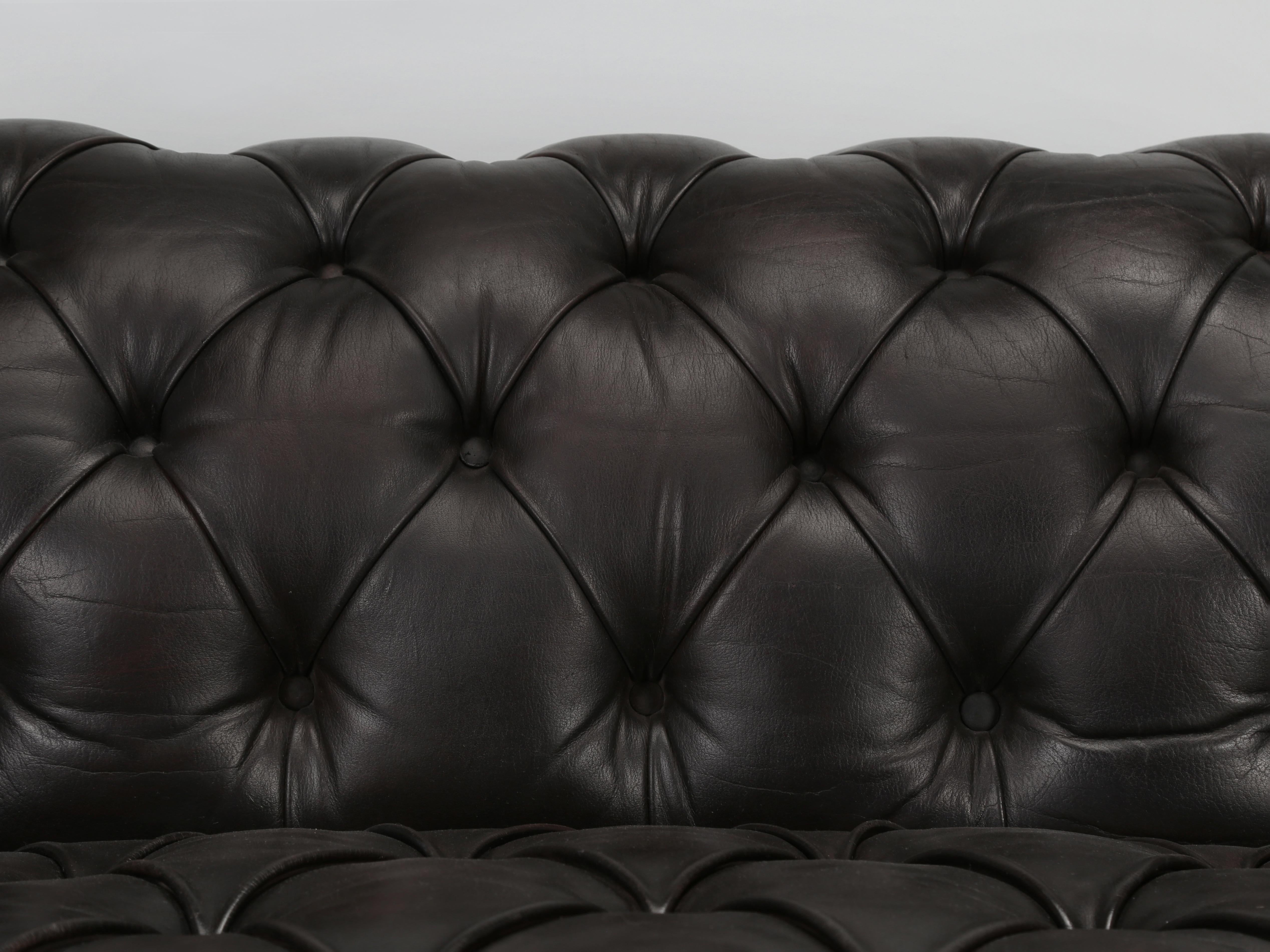 Antique English Tufted Original Leather Chesterfield Sofa Thoroughly Restored For Sale 3