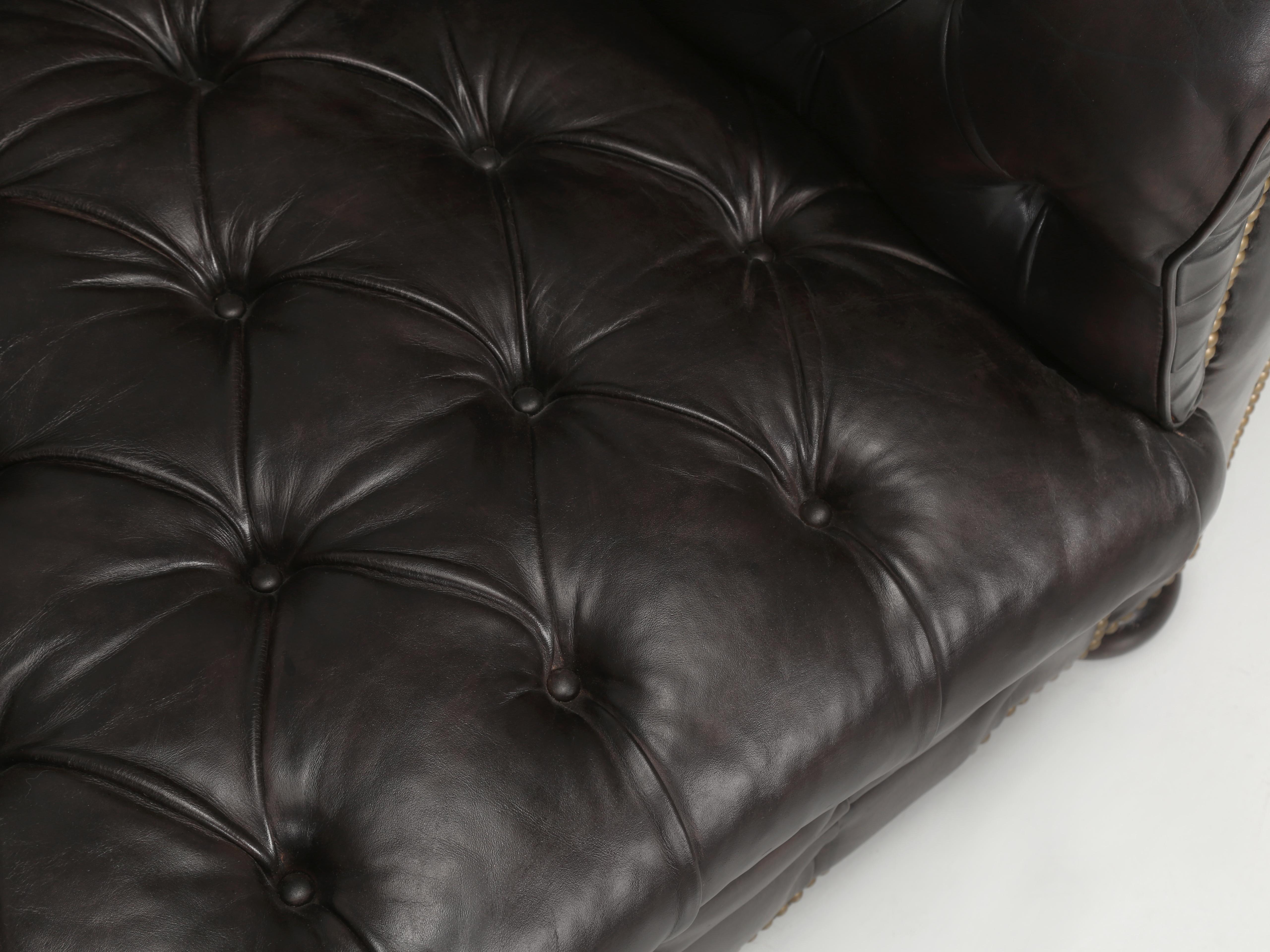 Antique English Tufted Original Leather Chesterfield Sofa Thoroughly Restored For Sale 2