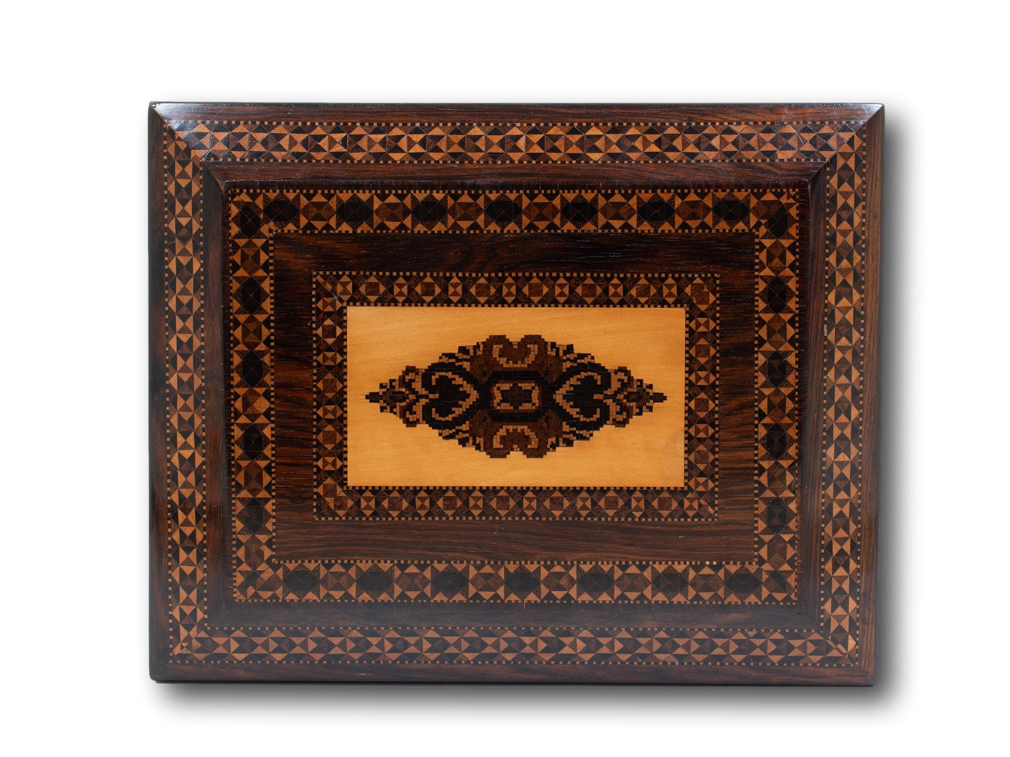 Ancienne boîte à couture anglaise Tunbridge Ware en vente 2