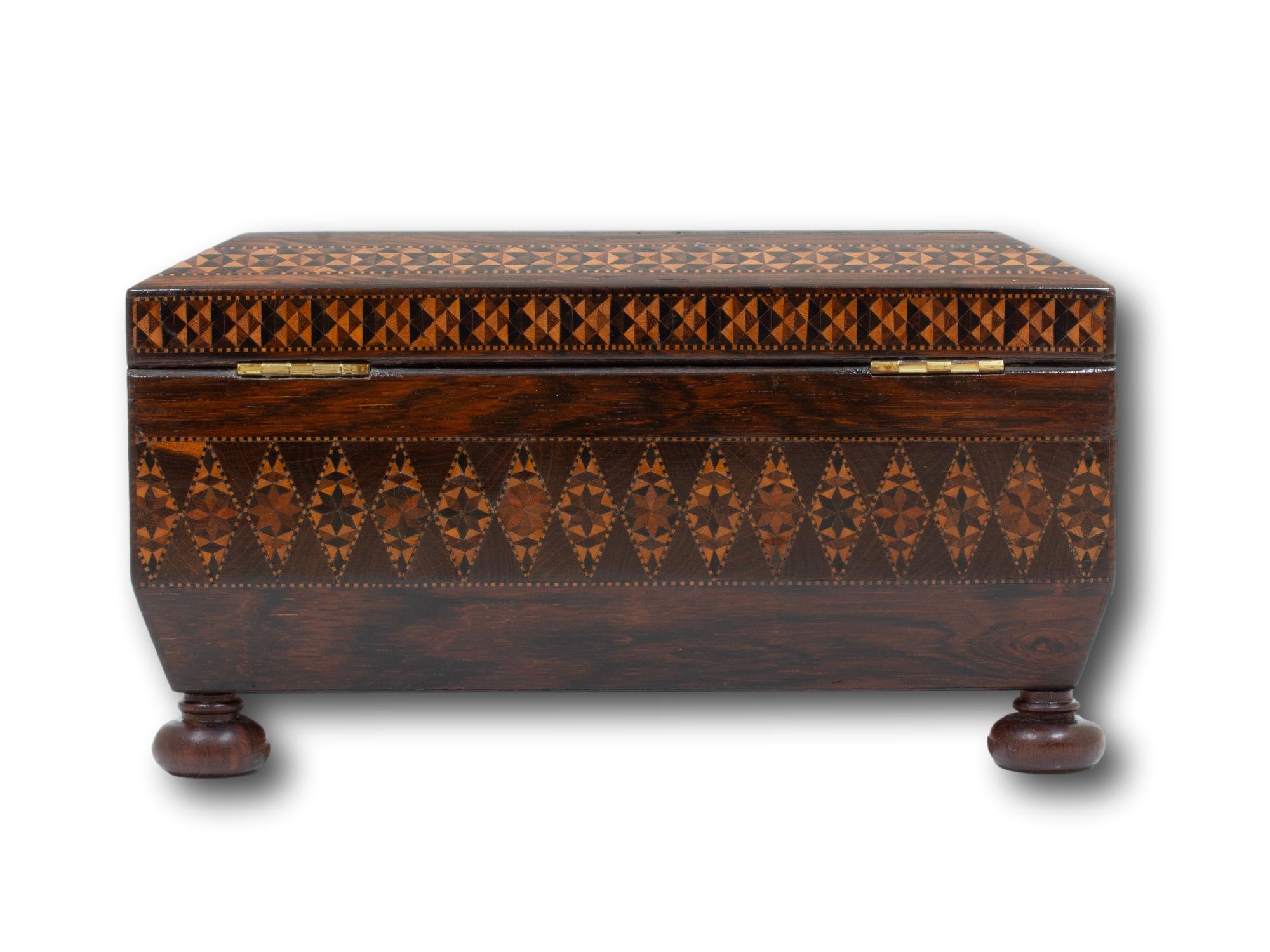 Bois Ancienne boîte à couture anglaise Tunbridge Ware en vente