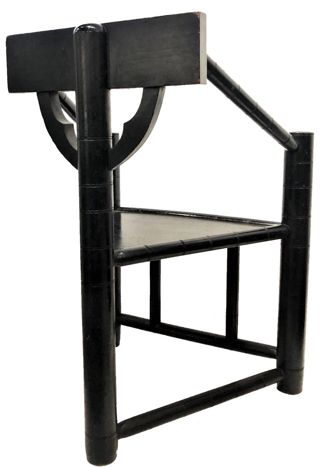 Antique Turner’s Chair 
In Old Saxon Manner
England
Late 19 Century

ABOUT
This Old Saxon style chair is made at the end of 19th Century of ebonized oak. It is in a fantastic shape and will enhance any corner it is placed. Turned chairs, also known