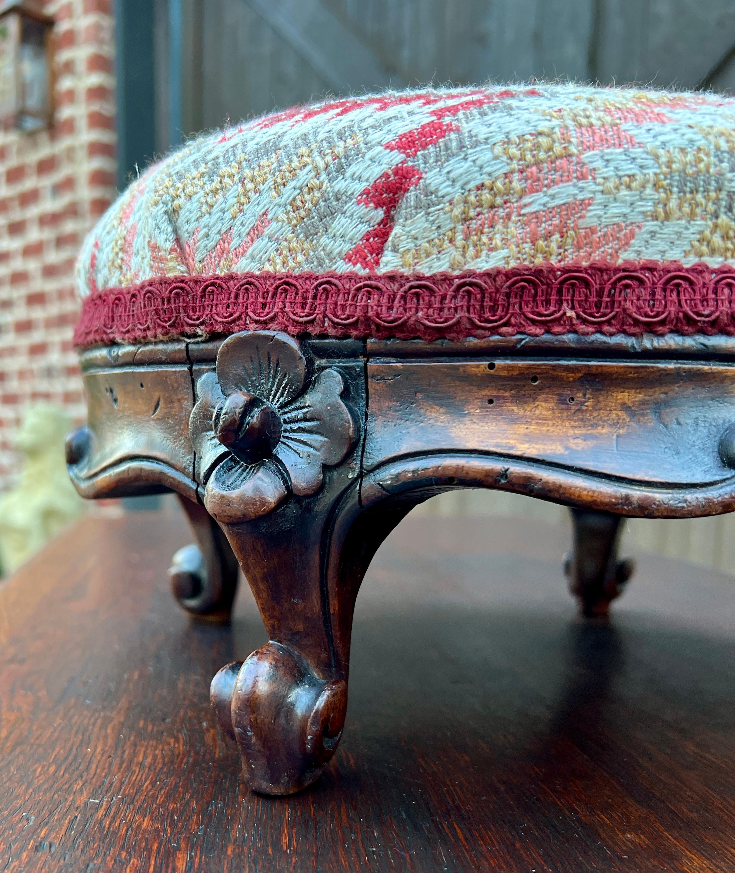 Antique English Upholstered Footstool Bench Stool Round Walnut c. 1920s-30s In Good Condition In Tyler, TX