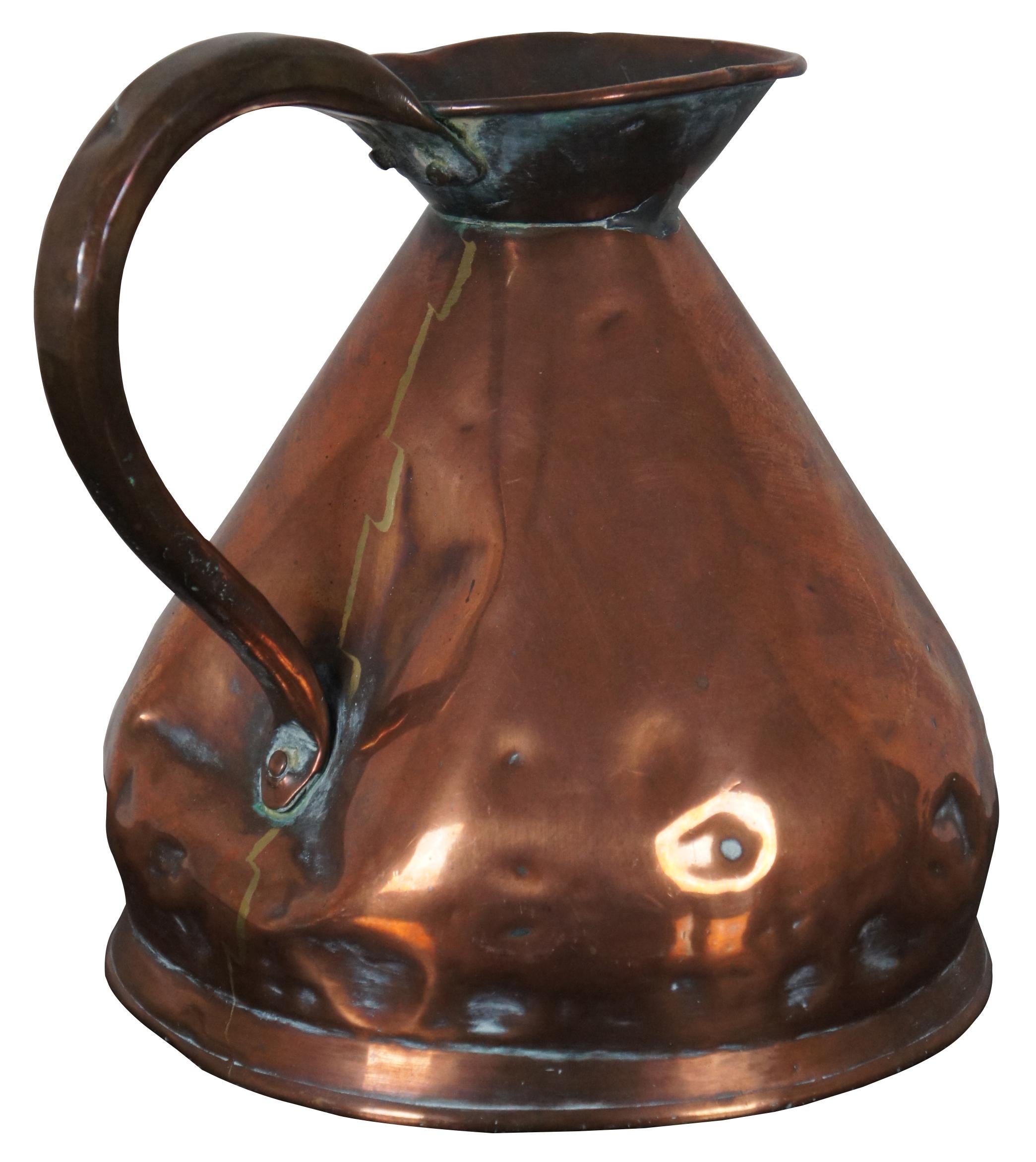 Antique English Victorian dovetailed copper one gallon sized haystack pitcher with handle, circa late 19th century. Includes verification mark. Measures: 11