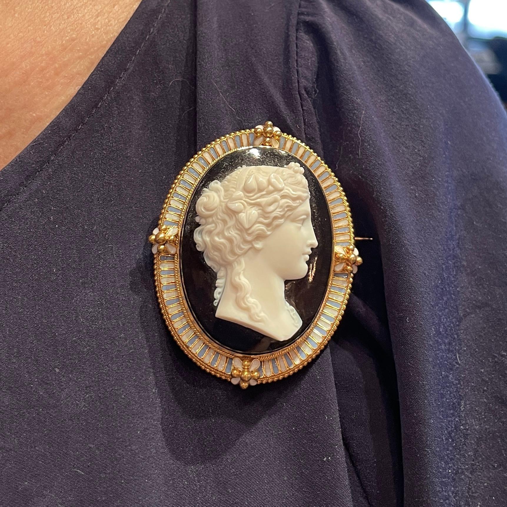 Antique English Victorian 15 Carat Gold Enamel Cameo Suite in Original Box For Sale 2