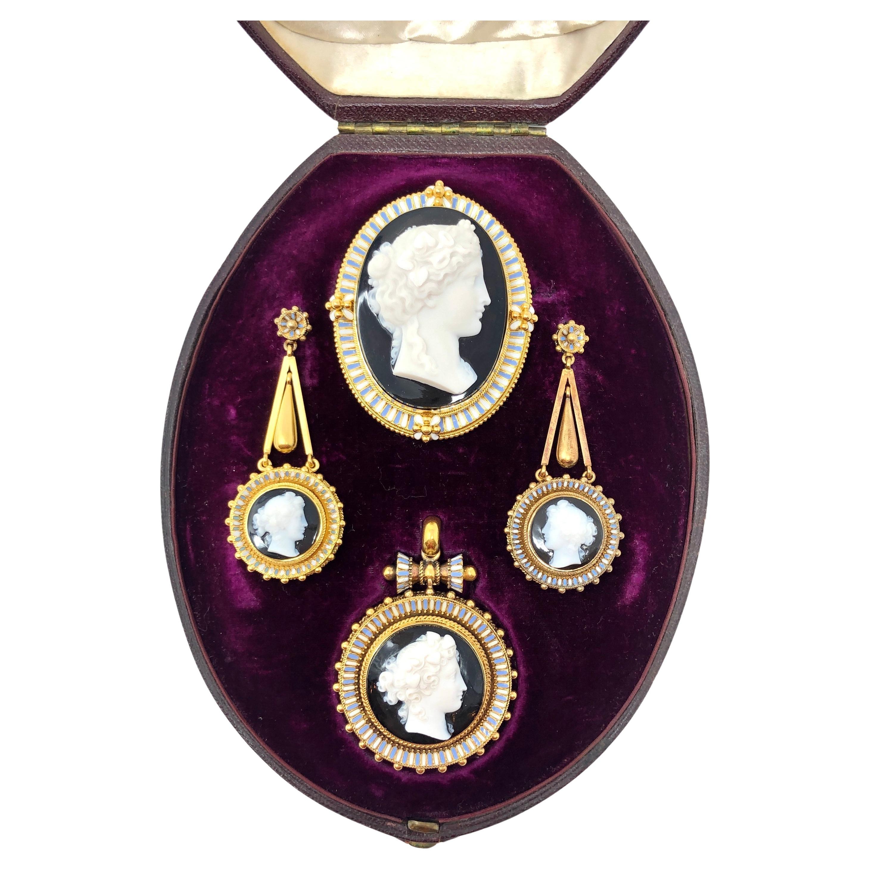 Antique English Victorian 15 Carat Gold Enamel Cameo Suite in Original Box For Sale