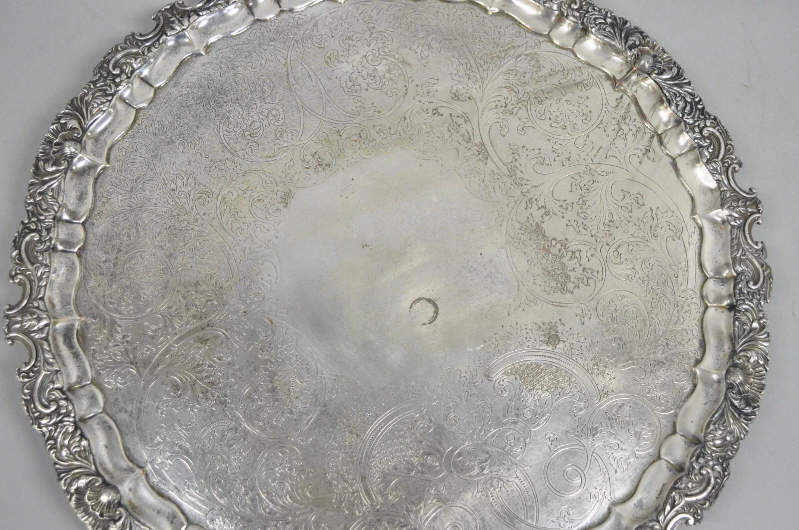 Ancien plateau de service rond de 22 pouces en métal argenté de style victorien anglais Bon état - En vente à Philadelphia, PA
