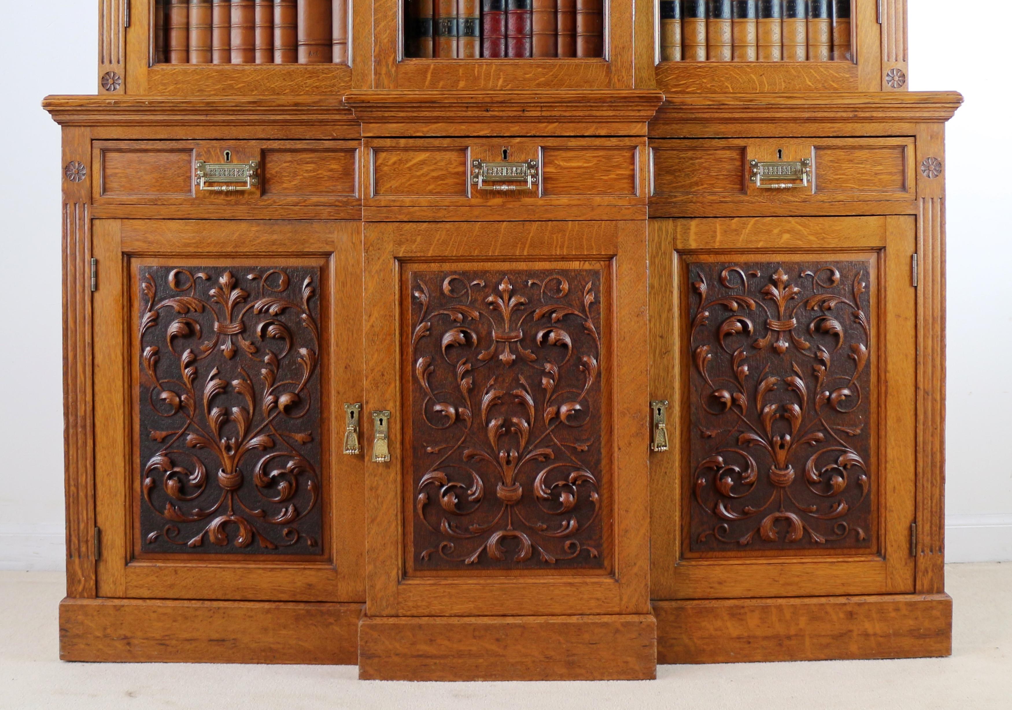 Antique English Victorian Art Nouveau Oak Breakfront Bookcase Display Cabinet For Sale 1