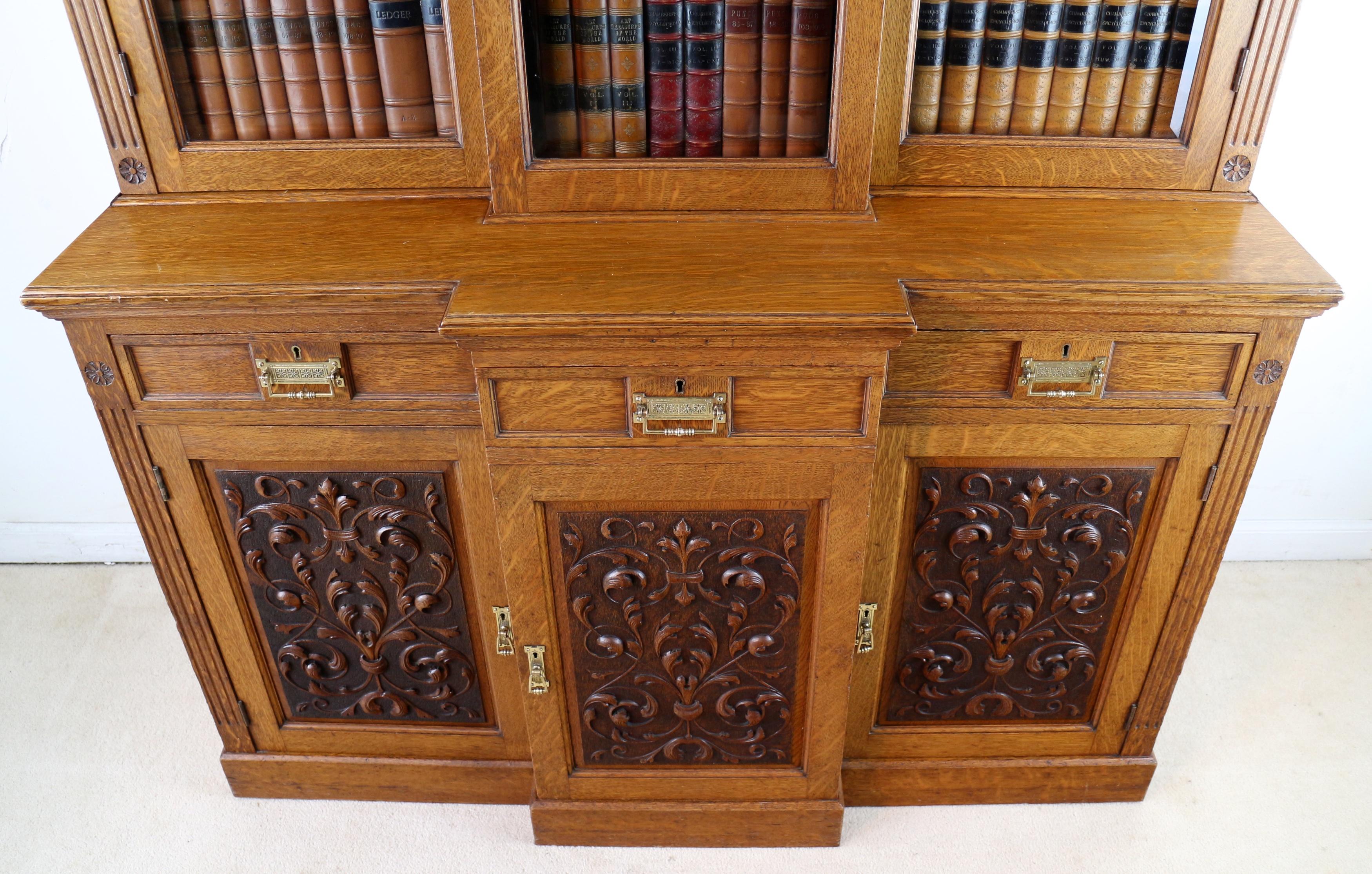 Antique English Victorian Art Nouveau Oak Breakfront Bookcase Display Cabinet For Sale 3