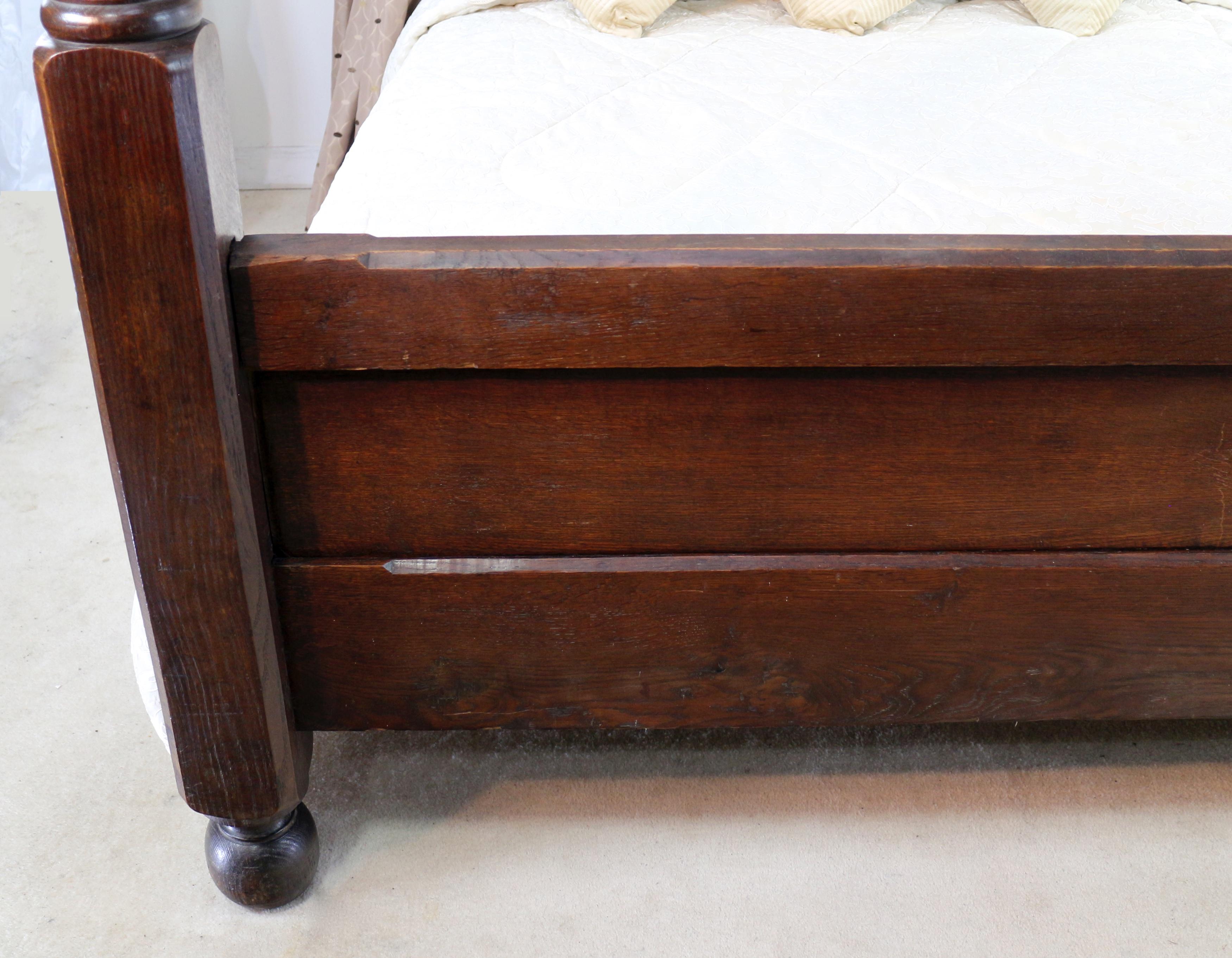 Antique English Victorian Arts & Crafts Oak Four Poster Bed In Good Condition In Glasgow, GB