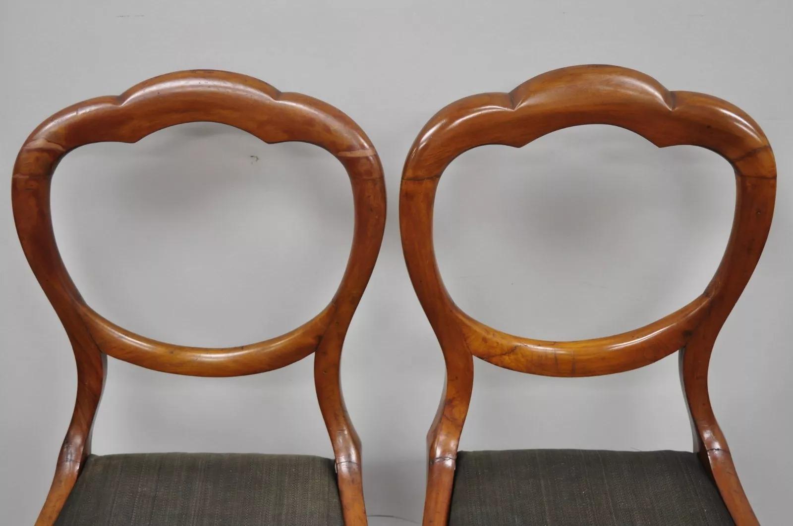 Mogano Sedie da biblioteca antiche inglesi vittoriane con schienale a palloncino in mogano - Set di 4 in vendita
