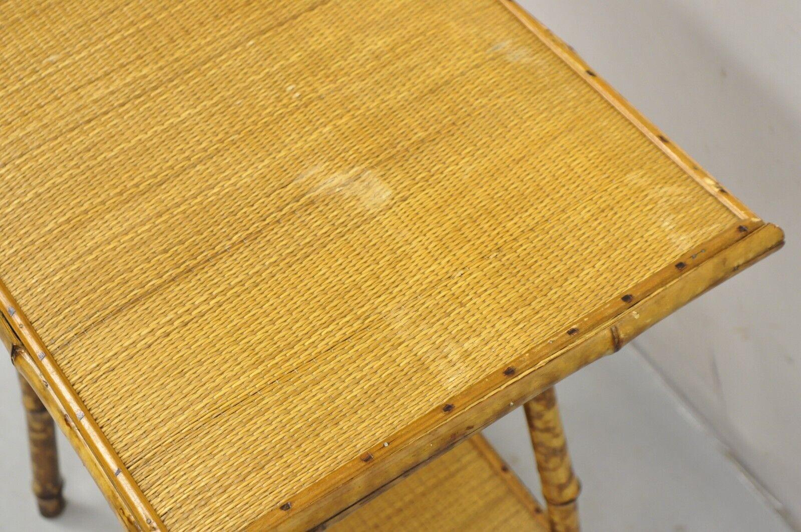 Ancienne table d'appoint victorienne en bambou et canne à deux niveaux pour plantes en vente 1