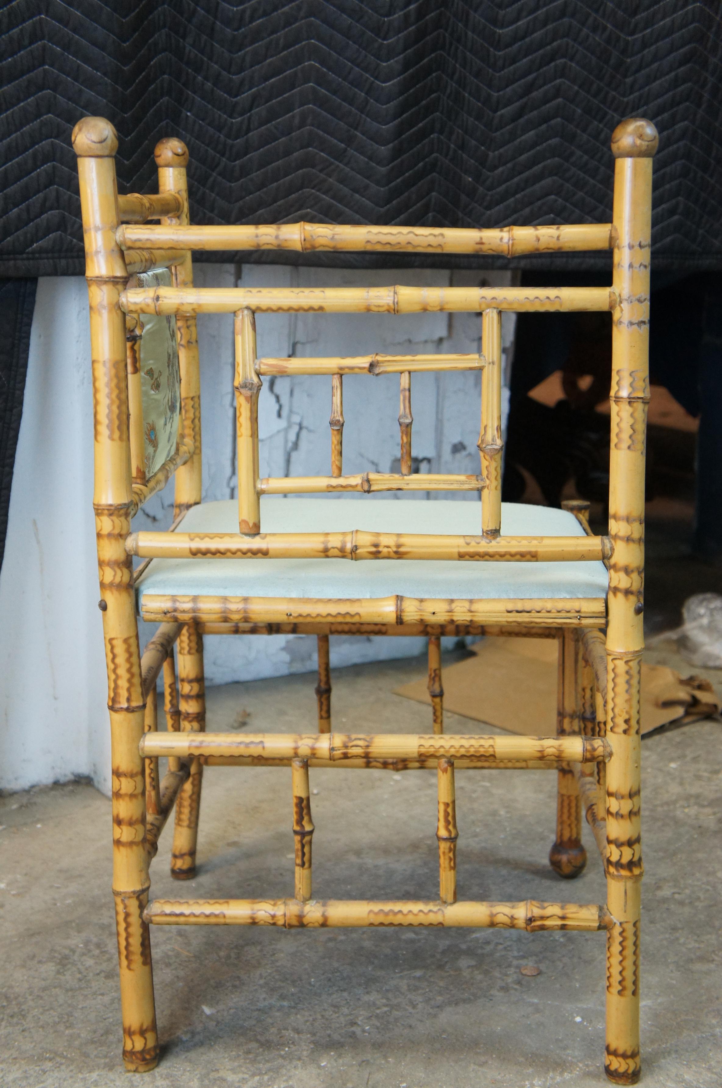 Soie Ancienne chaise d'angle victorienne anglaise en bambou rembourrée d'un siège en soie avec scène de dragon en vente