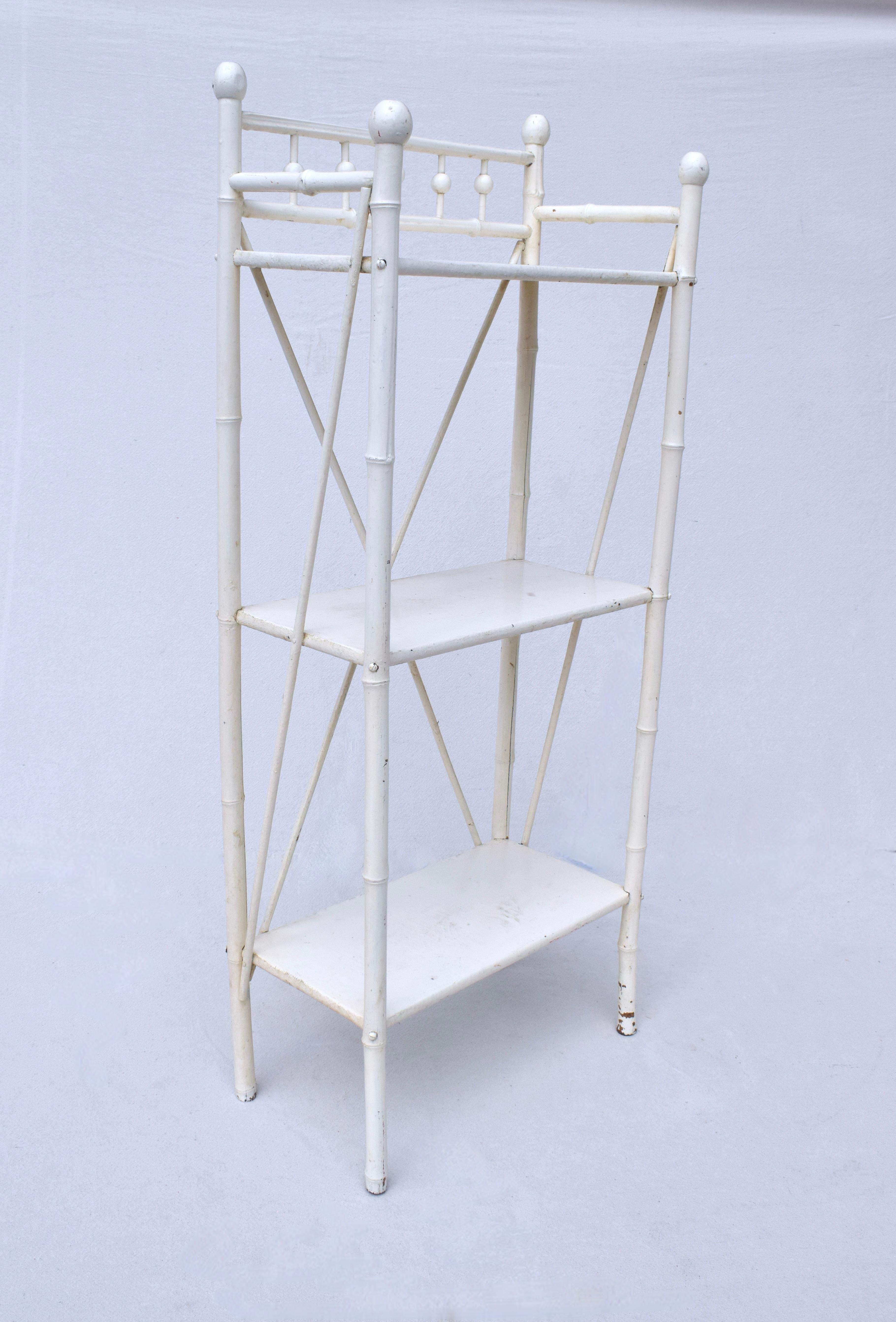 Britannico Antico scaffale di bambù vittoriano inglese, con bastone e sfera, per scaffali e curiosità in vendita