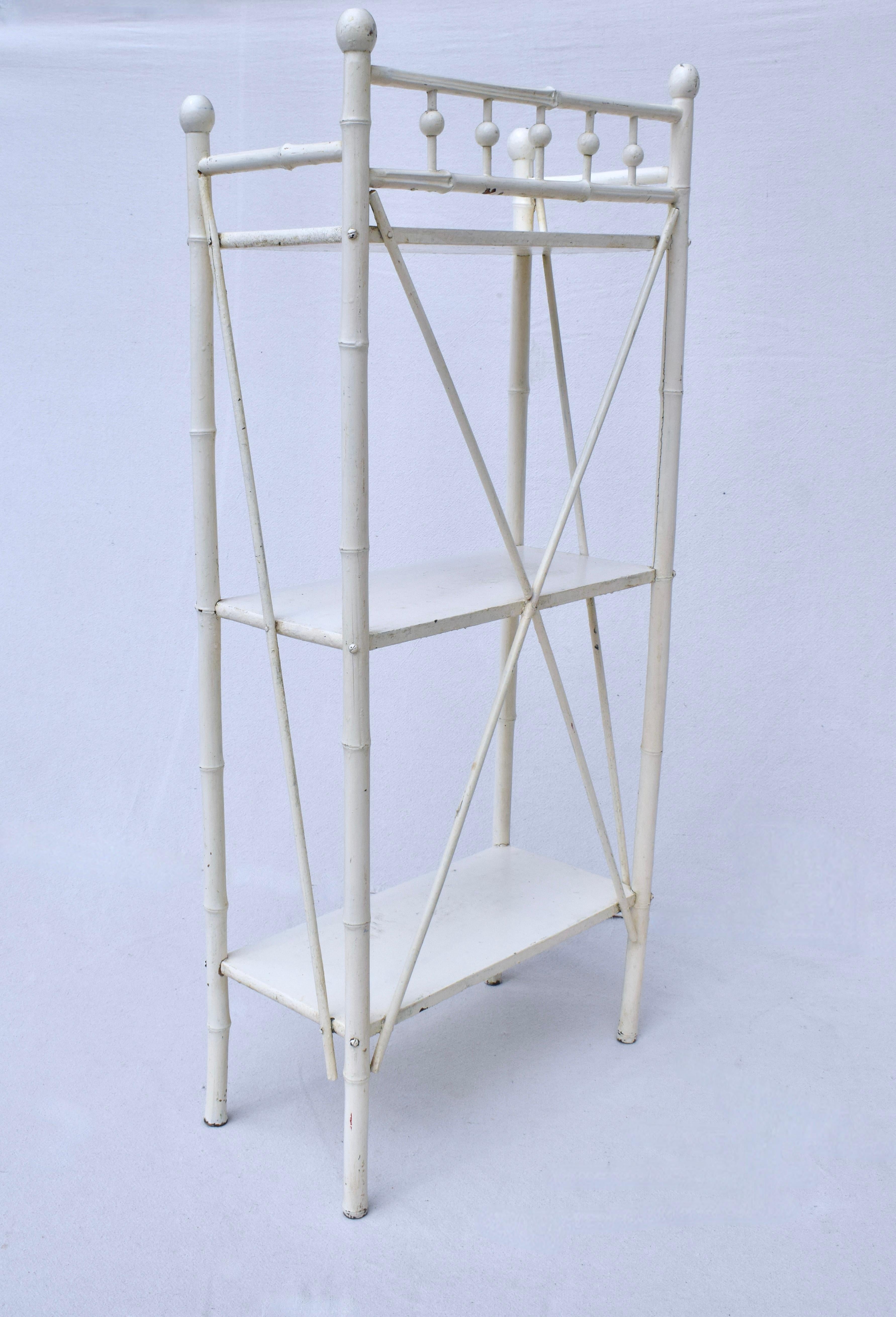 Bambù Antico scaffale di bambù vittoriano inglese, con bastone e sfera, per scaffali e curiosità in vendita
