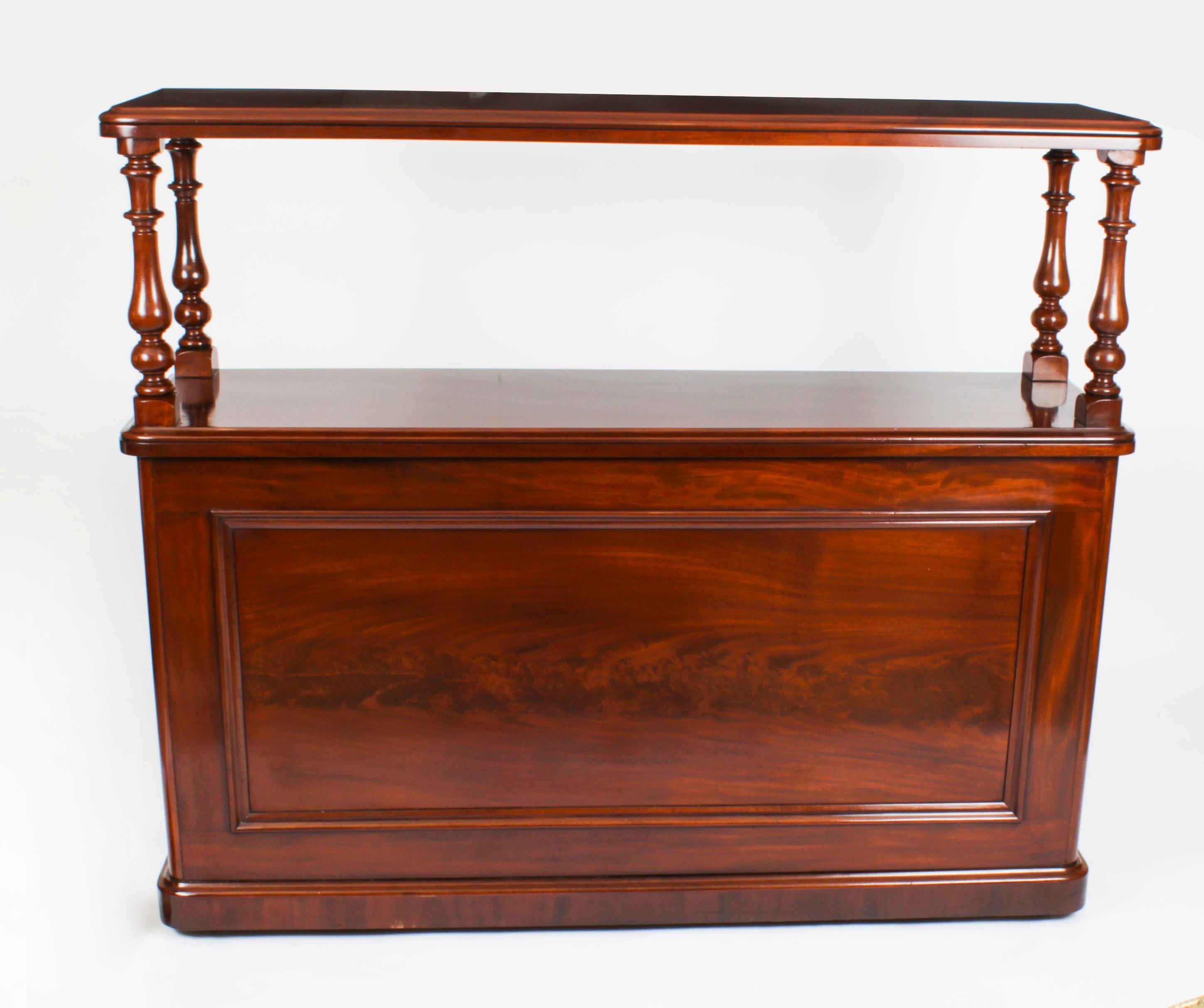 This is a fantastic English Victorian flame mahogany bar Circa 1870 in date.

The botanical name for the mahogany this bar is made of is Swietenia Macrophylla, and this type of mahogany is not subject to cites regulation.

The 'rectangular