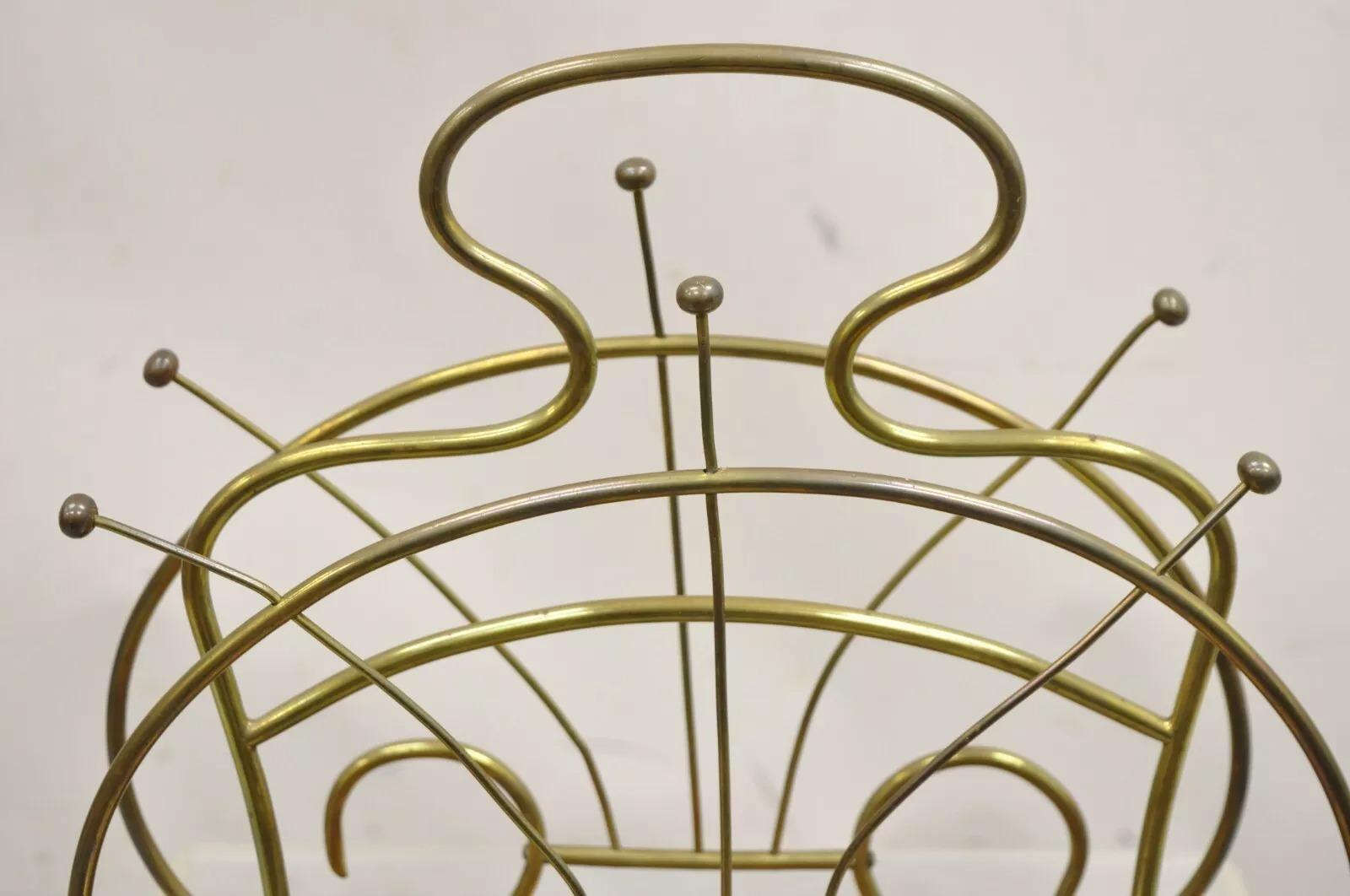 Ancien porte-revues victorien à volutes en laiton et en bois d'Oak Oak Bon état - En vente à Philadelphia, PA