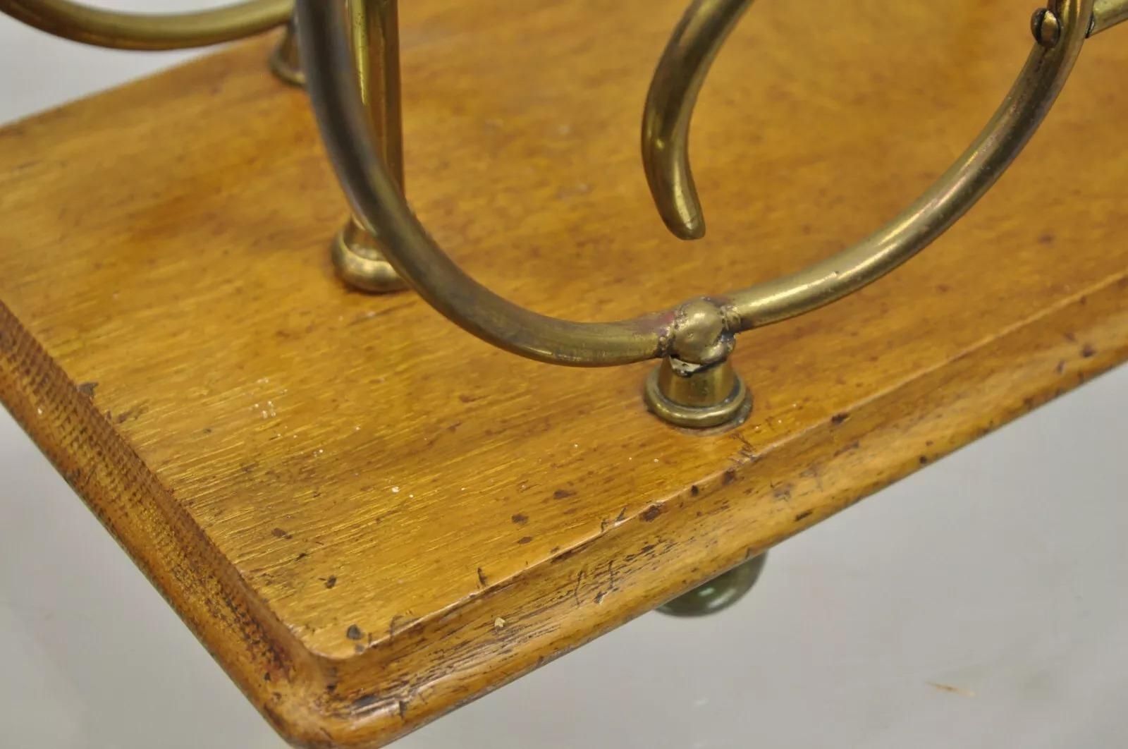 Ancien porte-revues victorien à volutes en laiton et en bois d'Oak Oak en vente 1