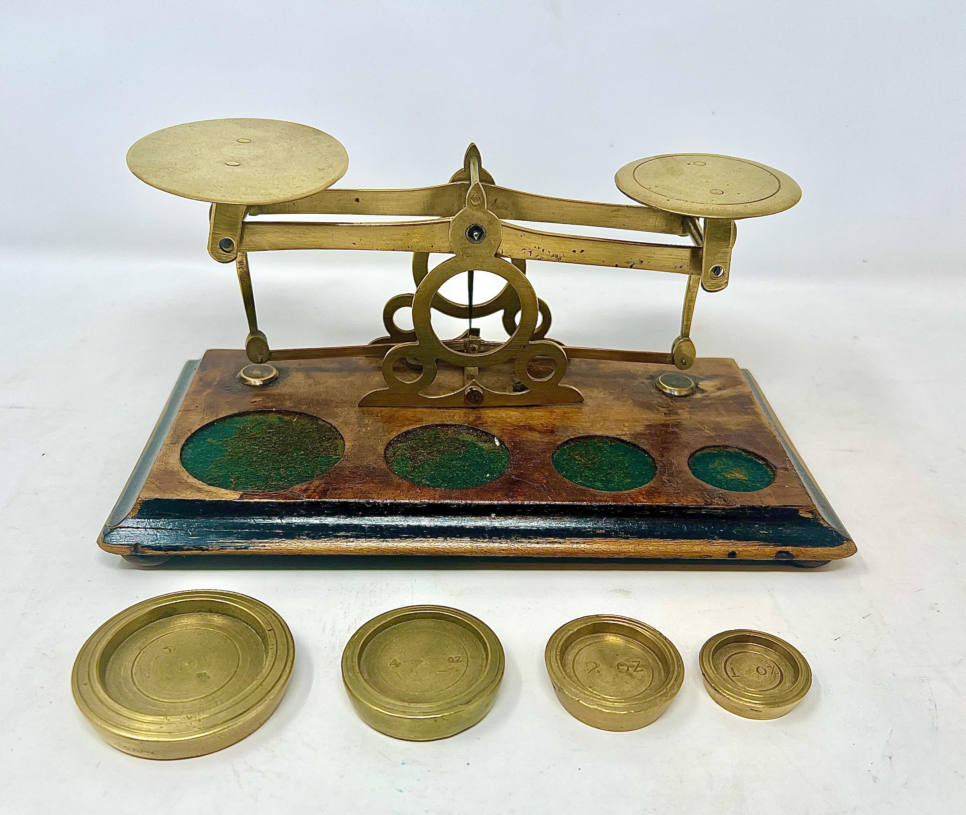 Antique English Victorian Brass Postal Scale, Circa 1870-1880. In Good Condition For Sale In New Orleans, LA