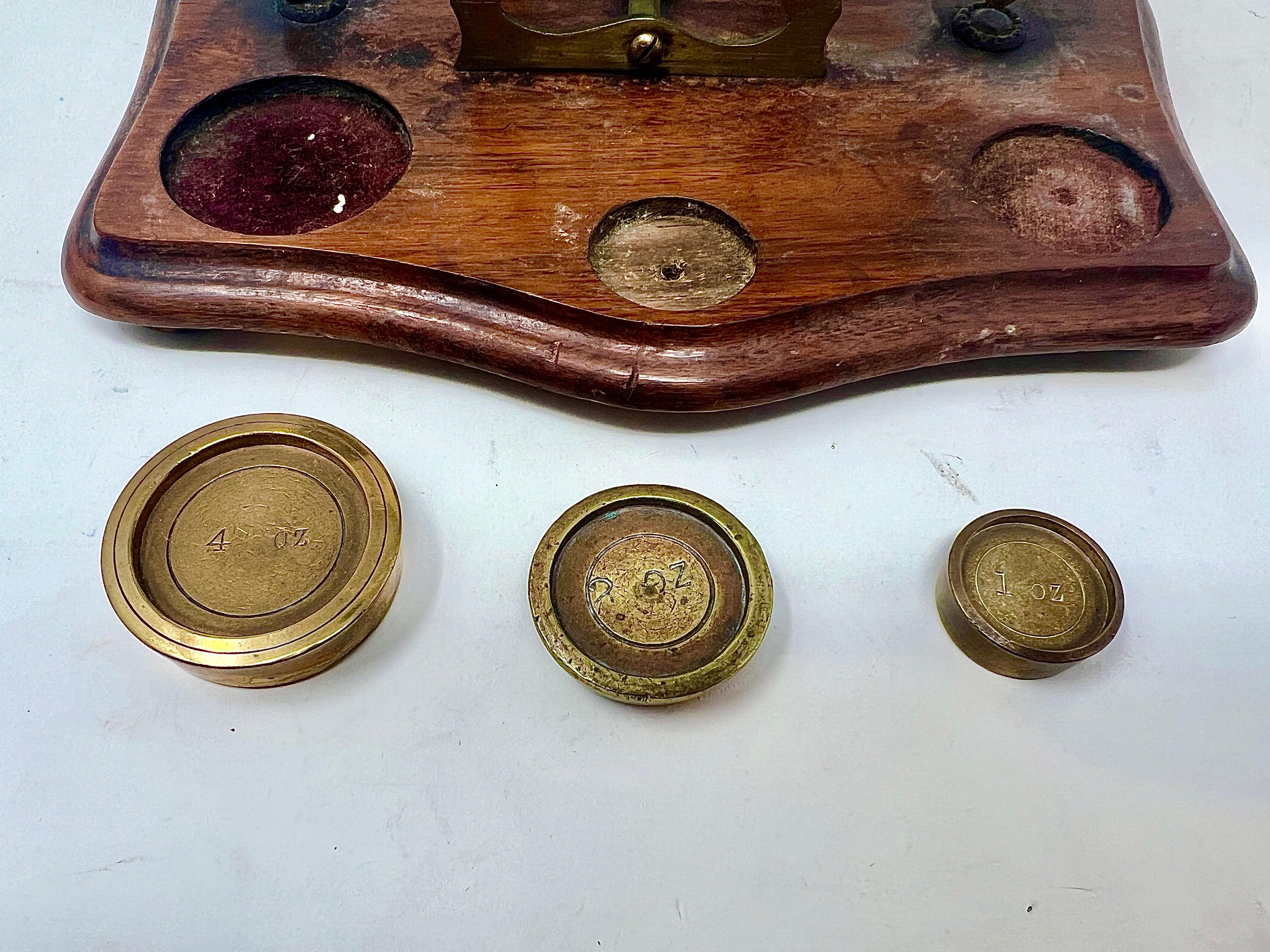 Antique English Victorian Brass Postal Scale, Circa 1880-1890. In Good Condition For Sale In New Orleans, LA