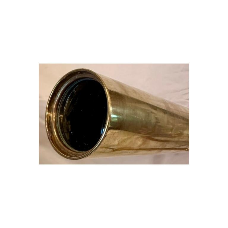 Antico telescopio inglese vittoriano in ottone con design da tavolo, circa 1870-1880. In condizioni buone in vendita a New Orleans, LA