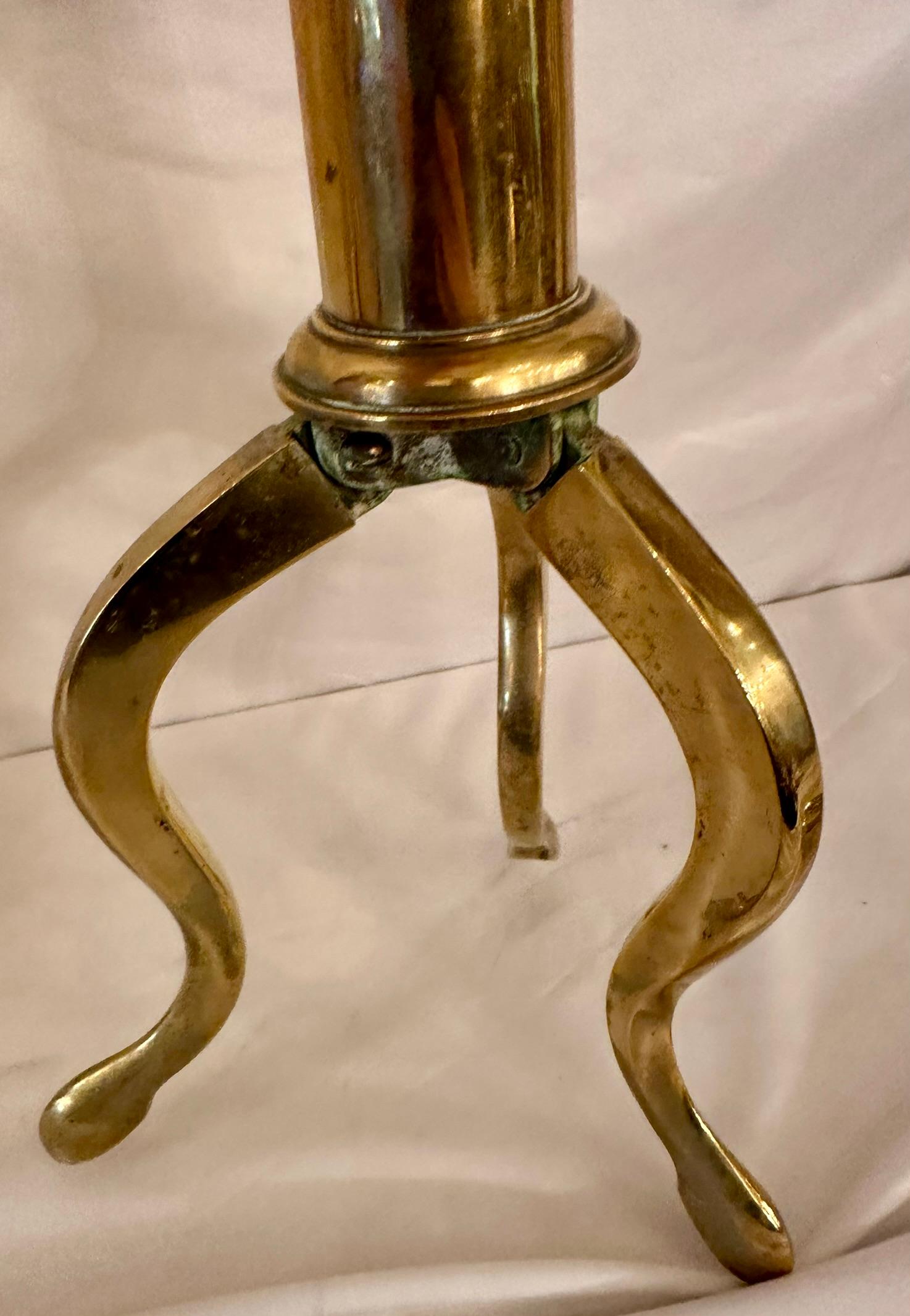 Antico telescopio inglese vittoriano in ottone con design da tavolo, circa 1870-1880. in vendita 1