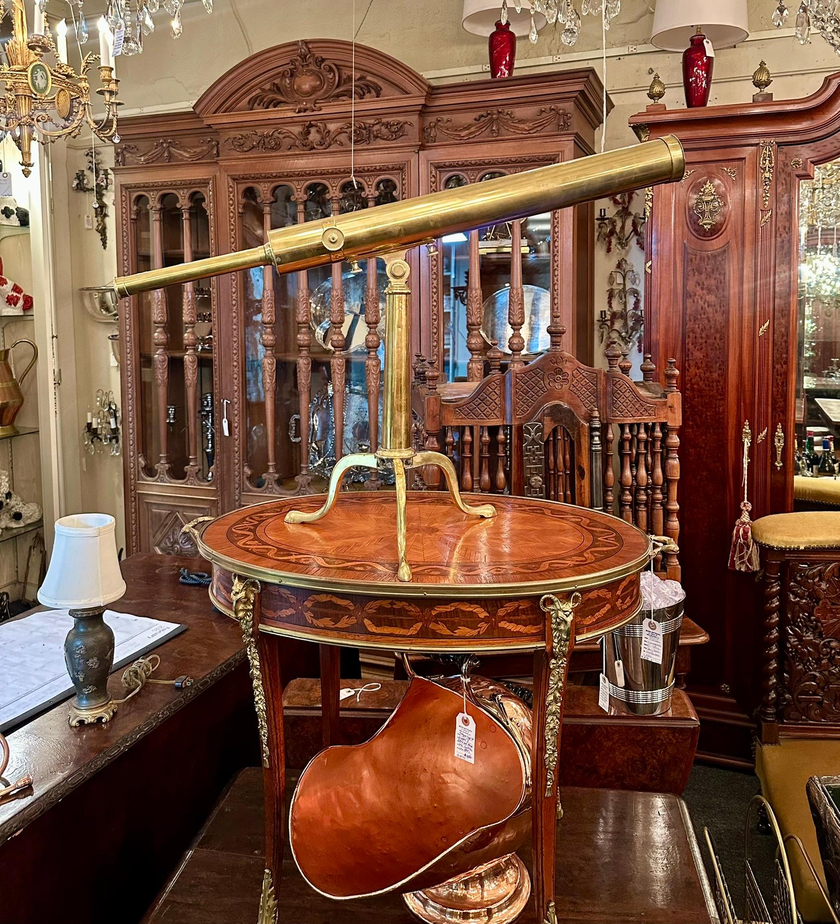 Antico telescopio inglese vittoriano in ottone con design da tavolo, circa 1870-1880. in vendita 2