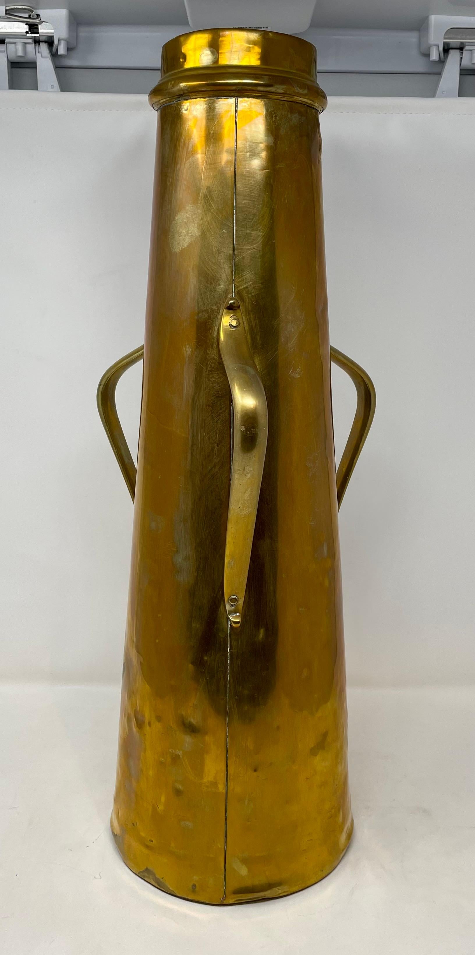 Antique English Victorian Brass Water Can, Circa 1880. In Good Condition In New Orleans, LA