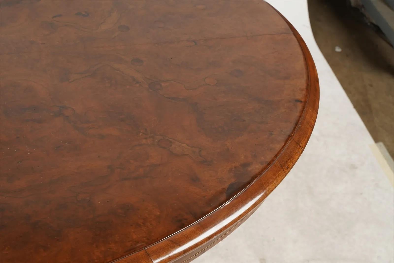 Antique English Victorian Burl Walnut Tilt Top Center Table - Mid 19th Century For Sale 5