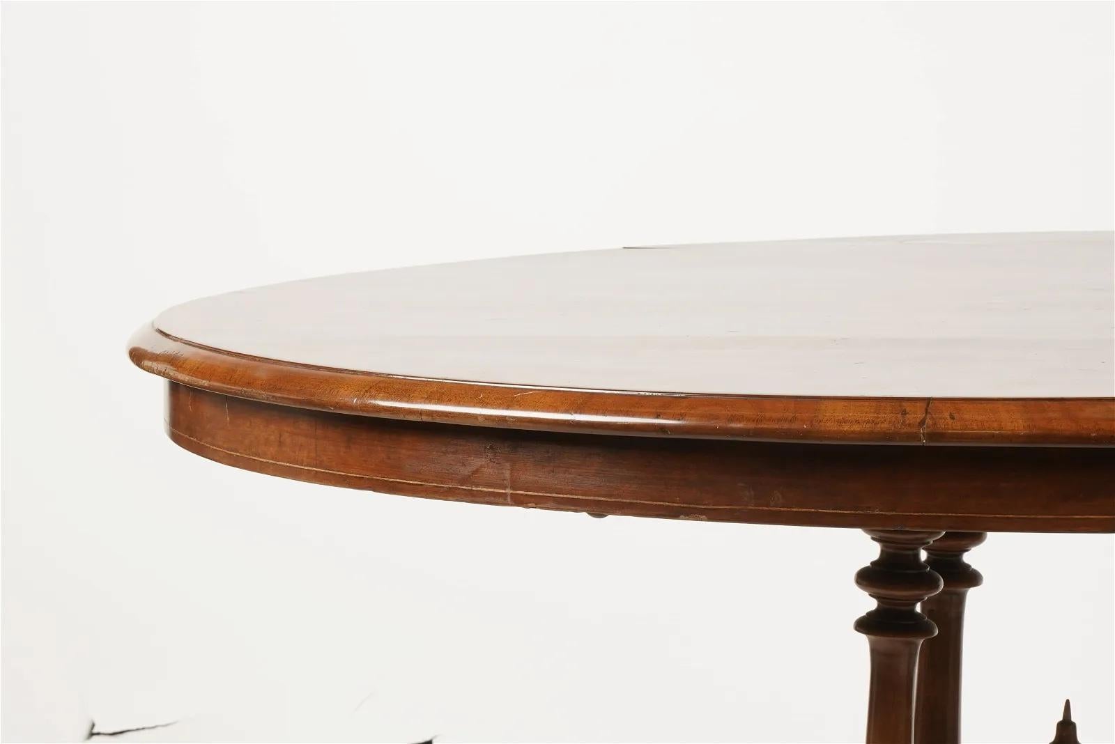 Hand-Crafted Antique English Victorian Burl Walnut Tilt Top Center Table - Mid 19th Century For Sale