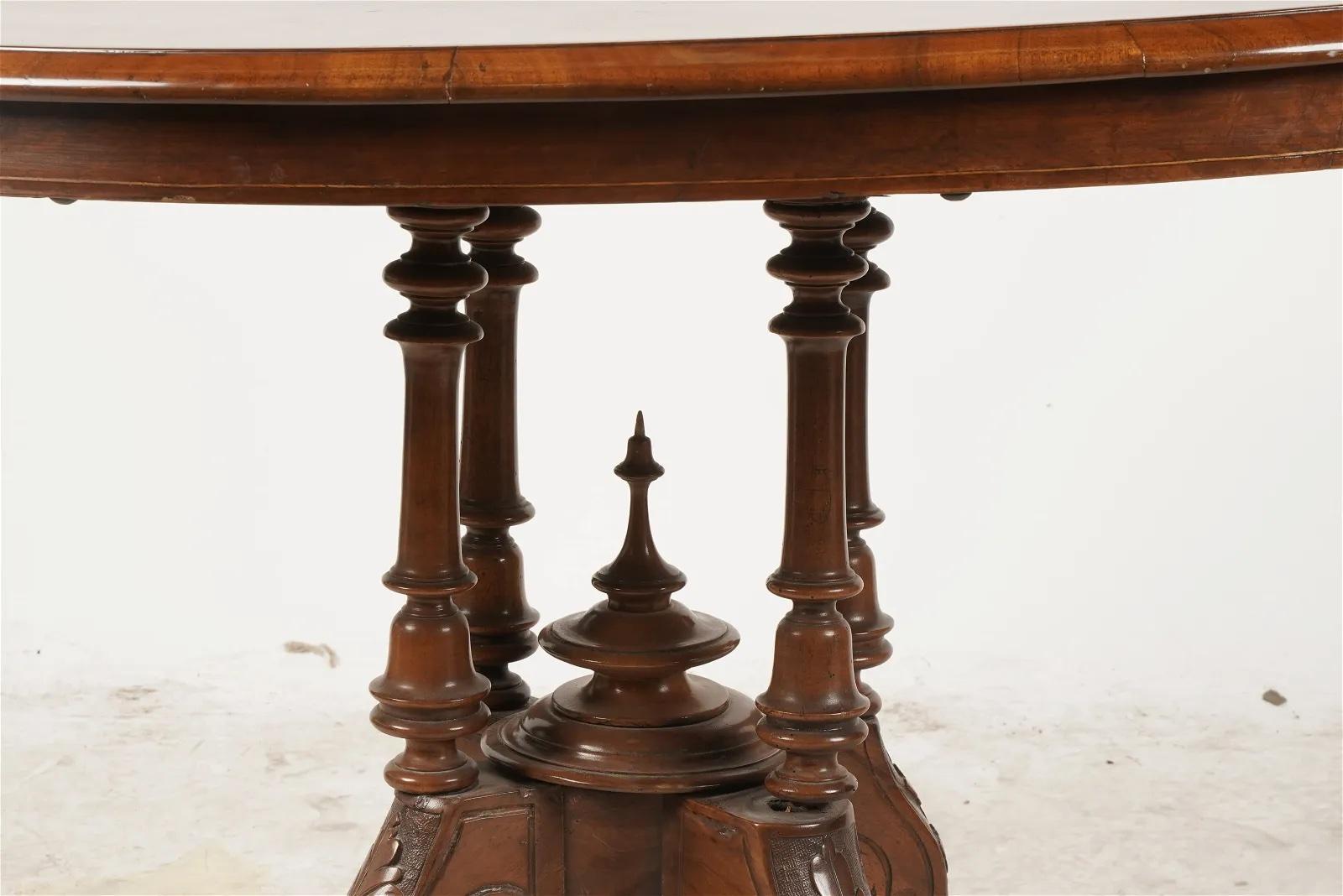 Antique English Victorian Burl Walnut Tilt Top Center Table - Mid 19th Century In Good Condition For Sale In Los Angeles, CA