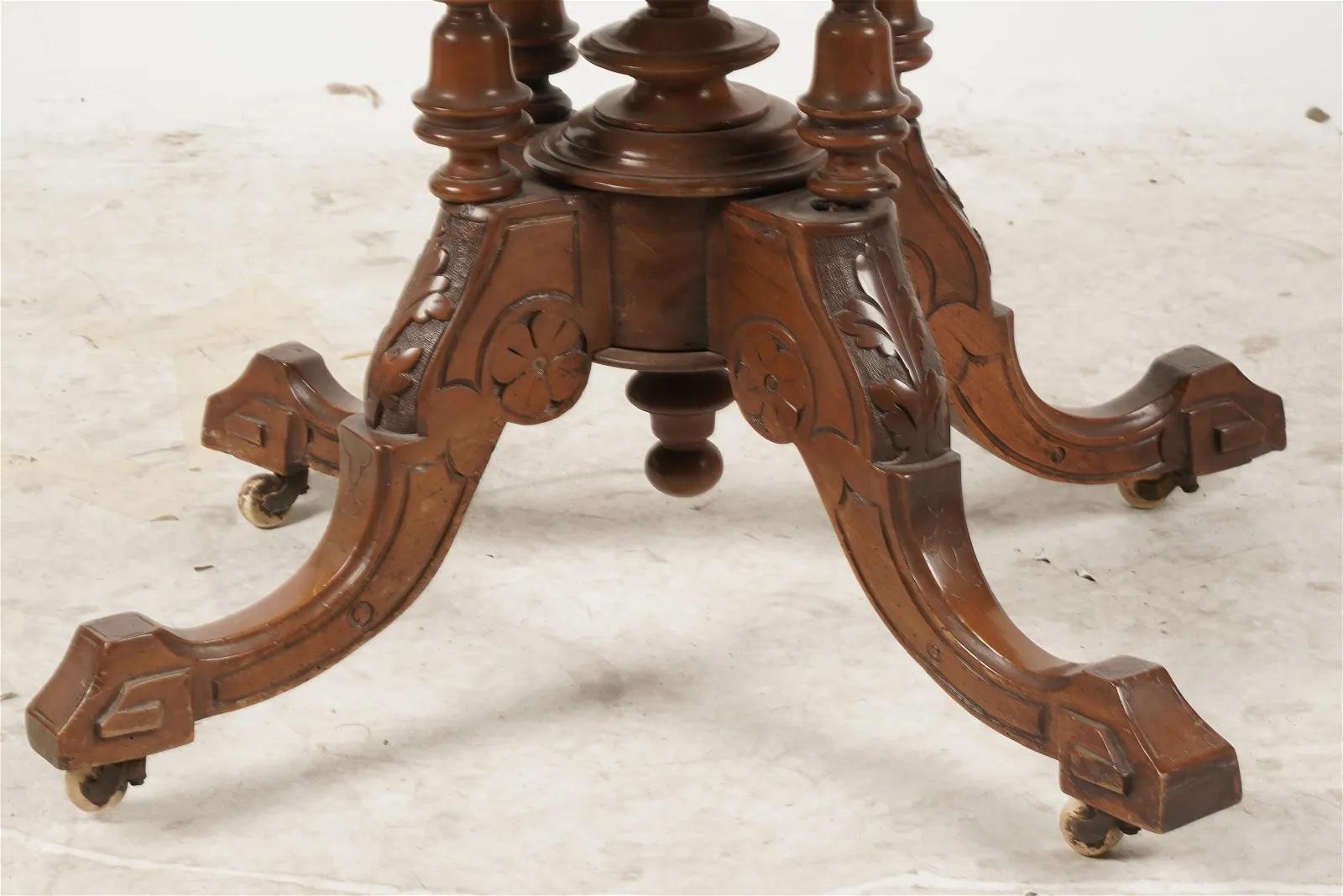 Antique English Victorian Burl Walnut Tilt Top Center Table - Mid 19th Century For Sale 1