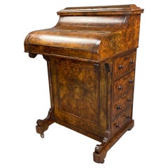 Ancien bureau de capitaine Davenport en ronce de noyer de l'époque victorienne anglaise 