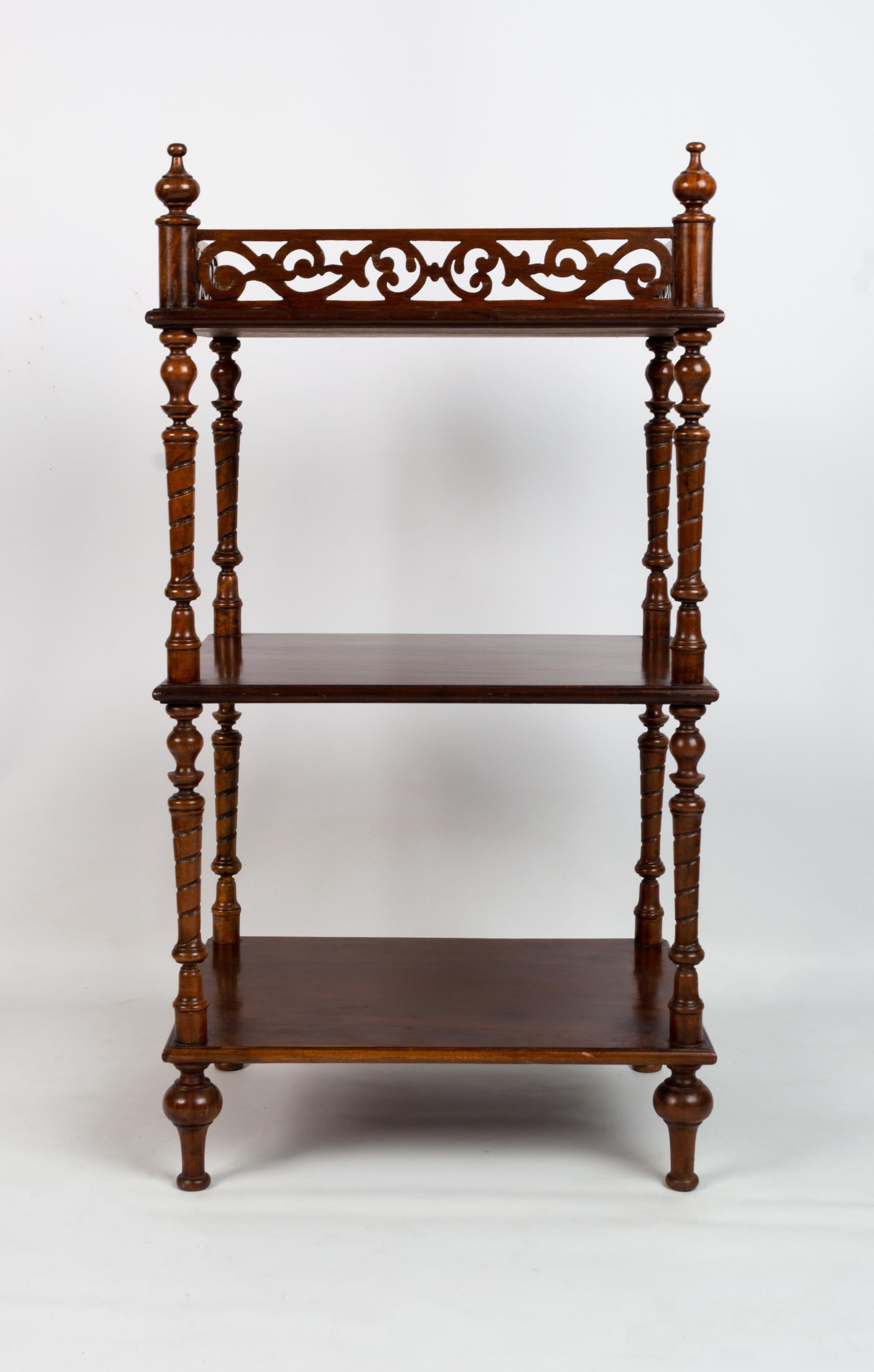 Antique English Victorian Carved Mahogany Whatnot Etagere Shelves C.1880 In Good Condition For Sale In London, GB