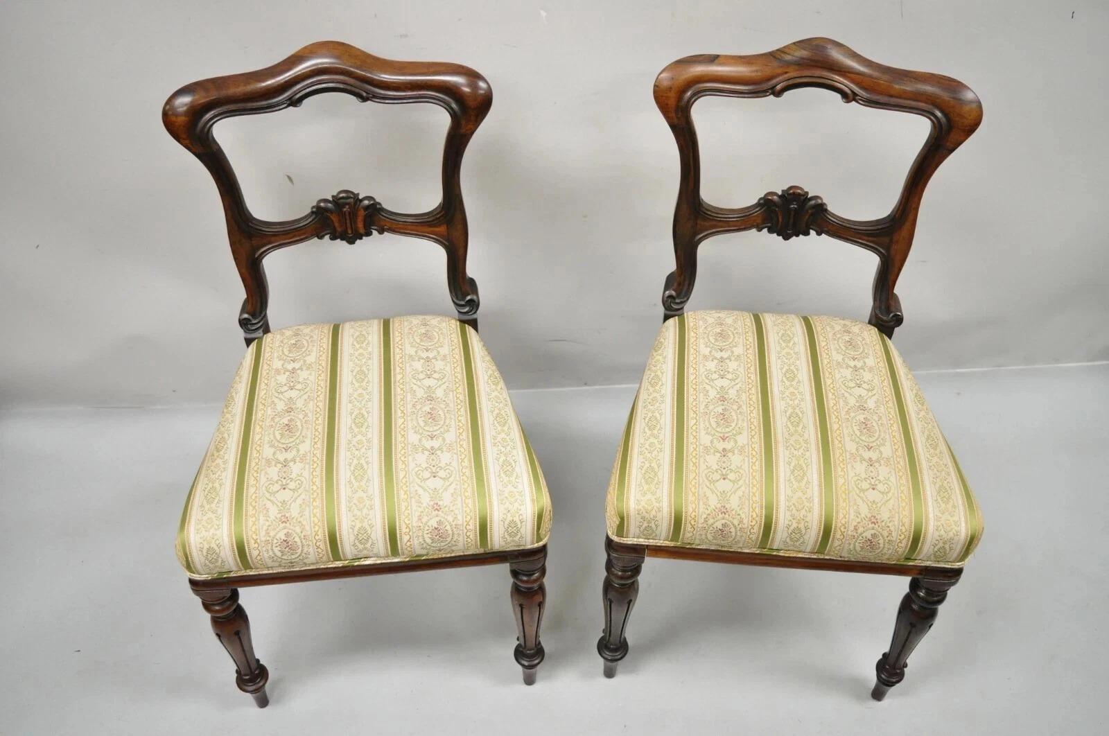 Anciennes chaises de salon en palissandre sculpté de l'époque victorienne anglaise - une paire en vente 5