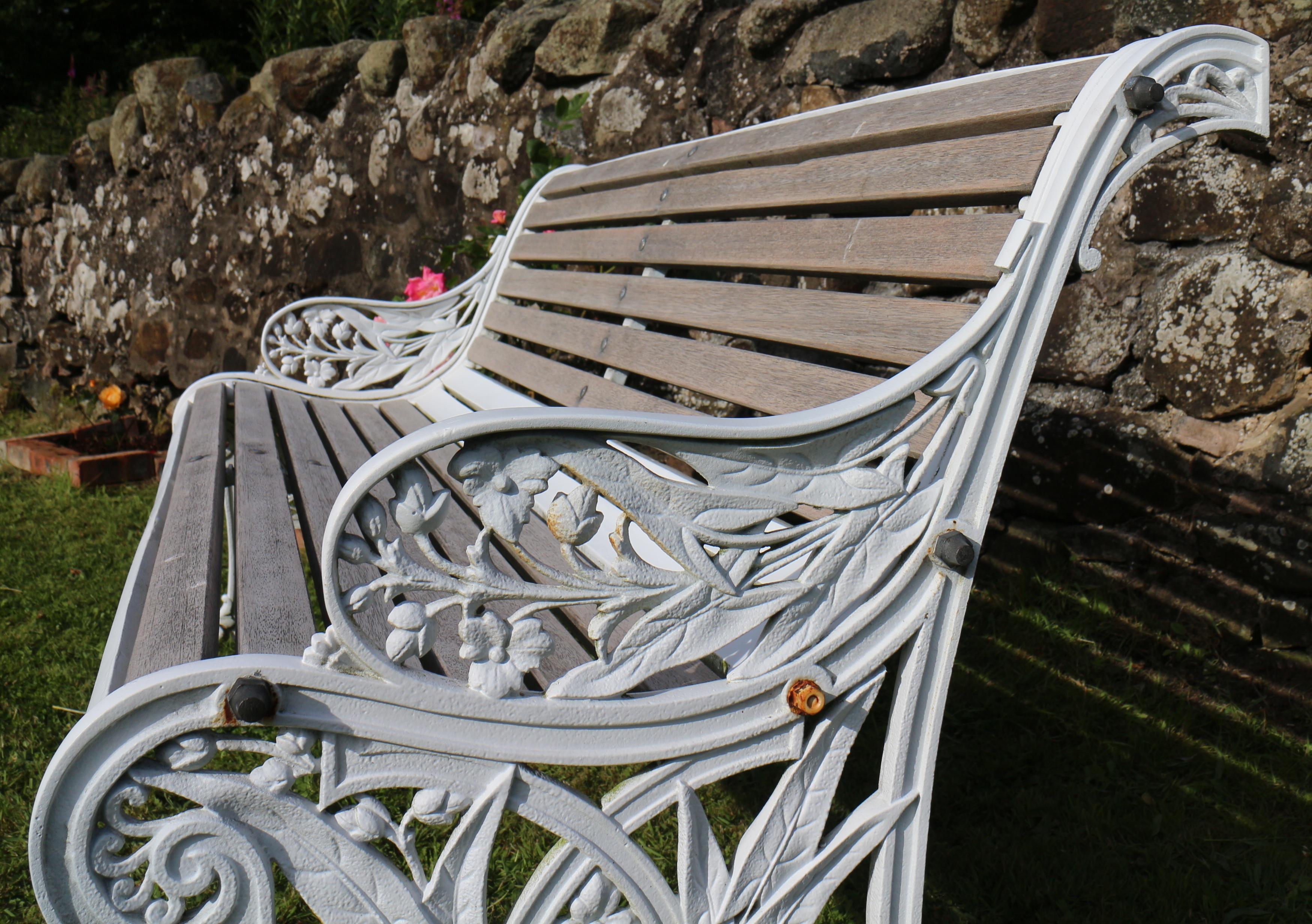 Siège de jardin/banc de style victorien anglais ancien en fonte de la fonderie John Finch en vente 1