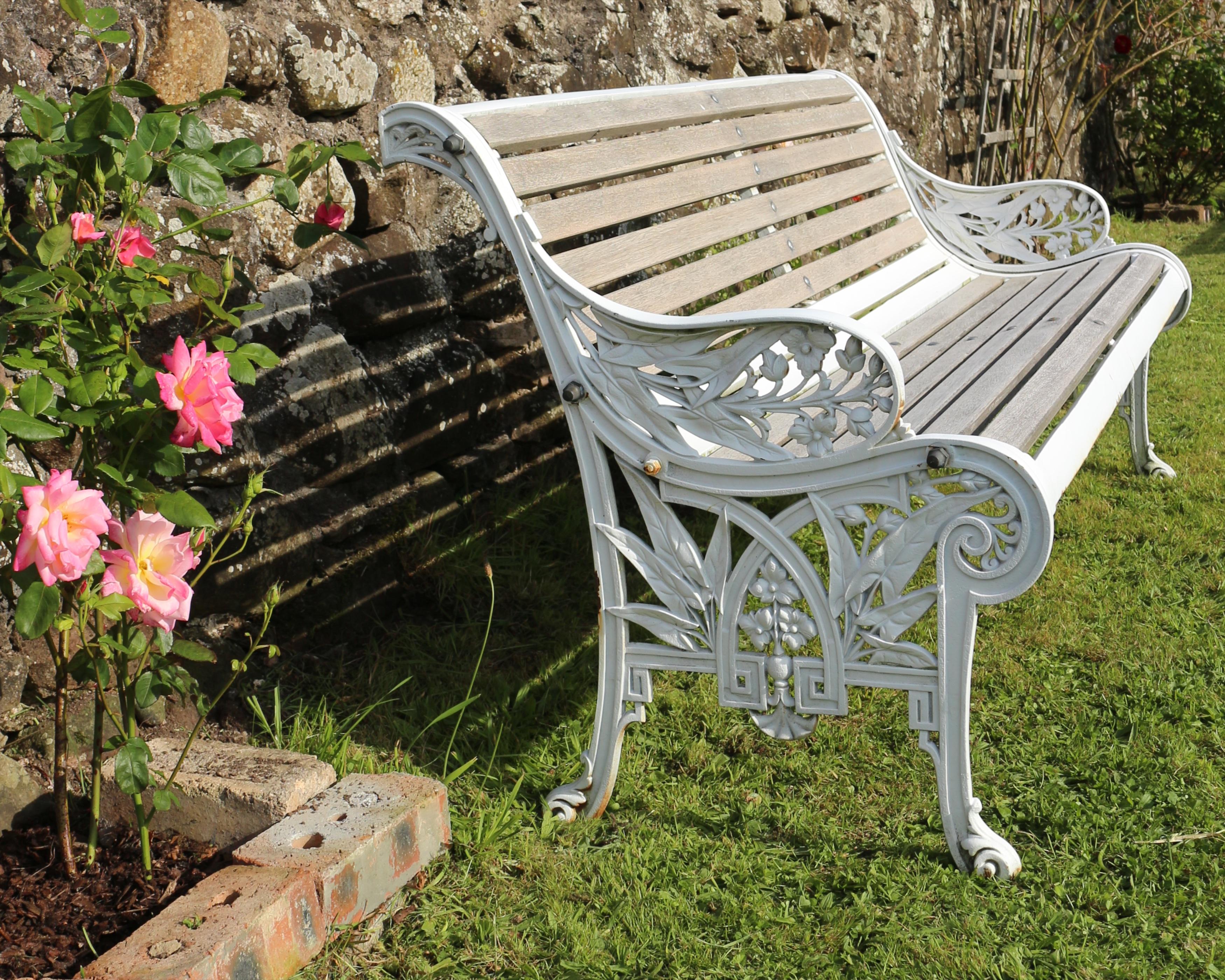 Antique English Victorian Cast Iron Garden Seat/Bench by the John Finch Foundry In Fair Condition For Sale In Glasgow, GB