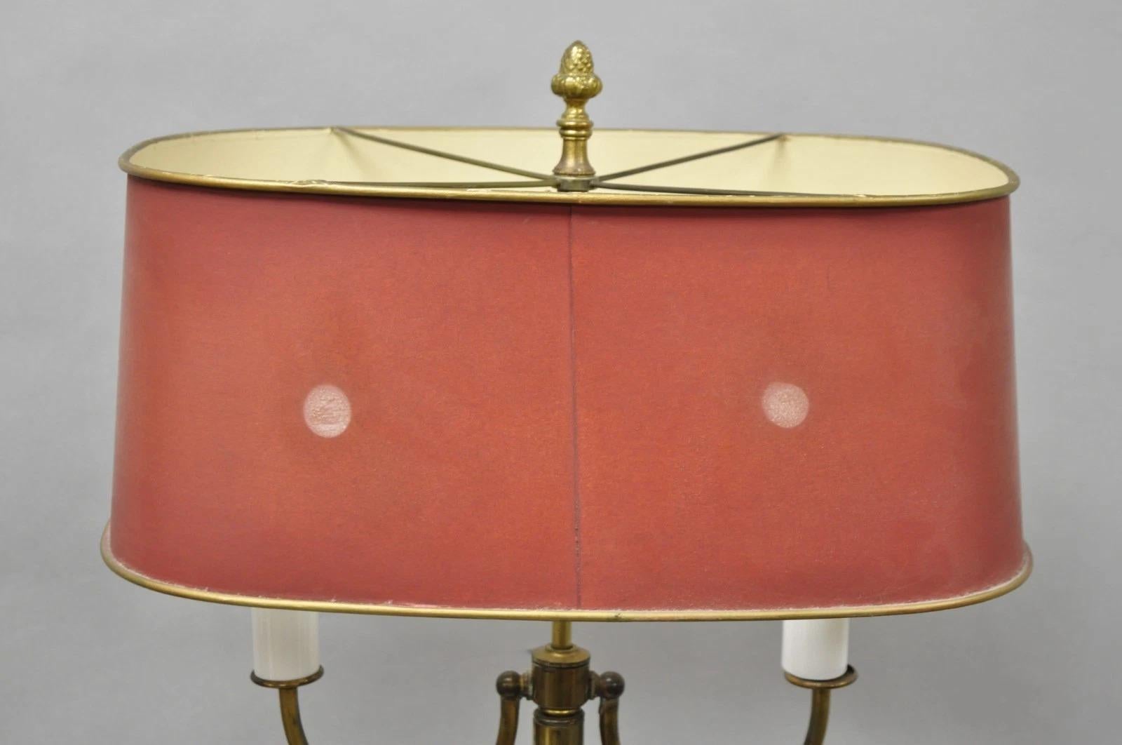 Ancien lutrin anglais victorien en fonte à pattes en noyer et laiton avec lampe en vente 4