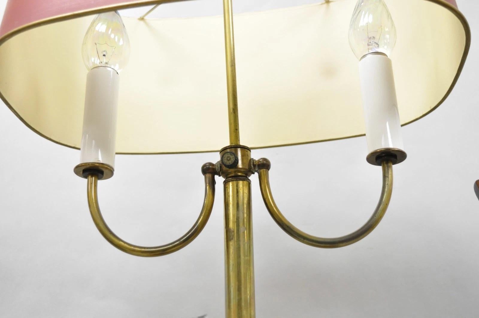 Ancien lutrin anglais victorien en fonte à pattes en noyer et laiton avec lampe en vente 5