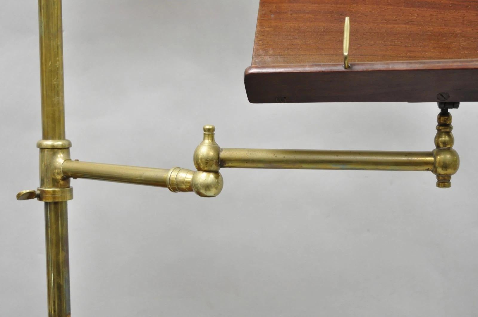 Ancien lutrin anglais victorien en fonte à pattes en noyer et laiton avec lampe en vente 9